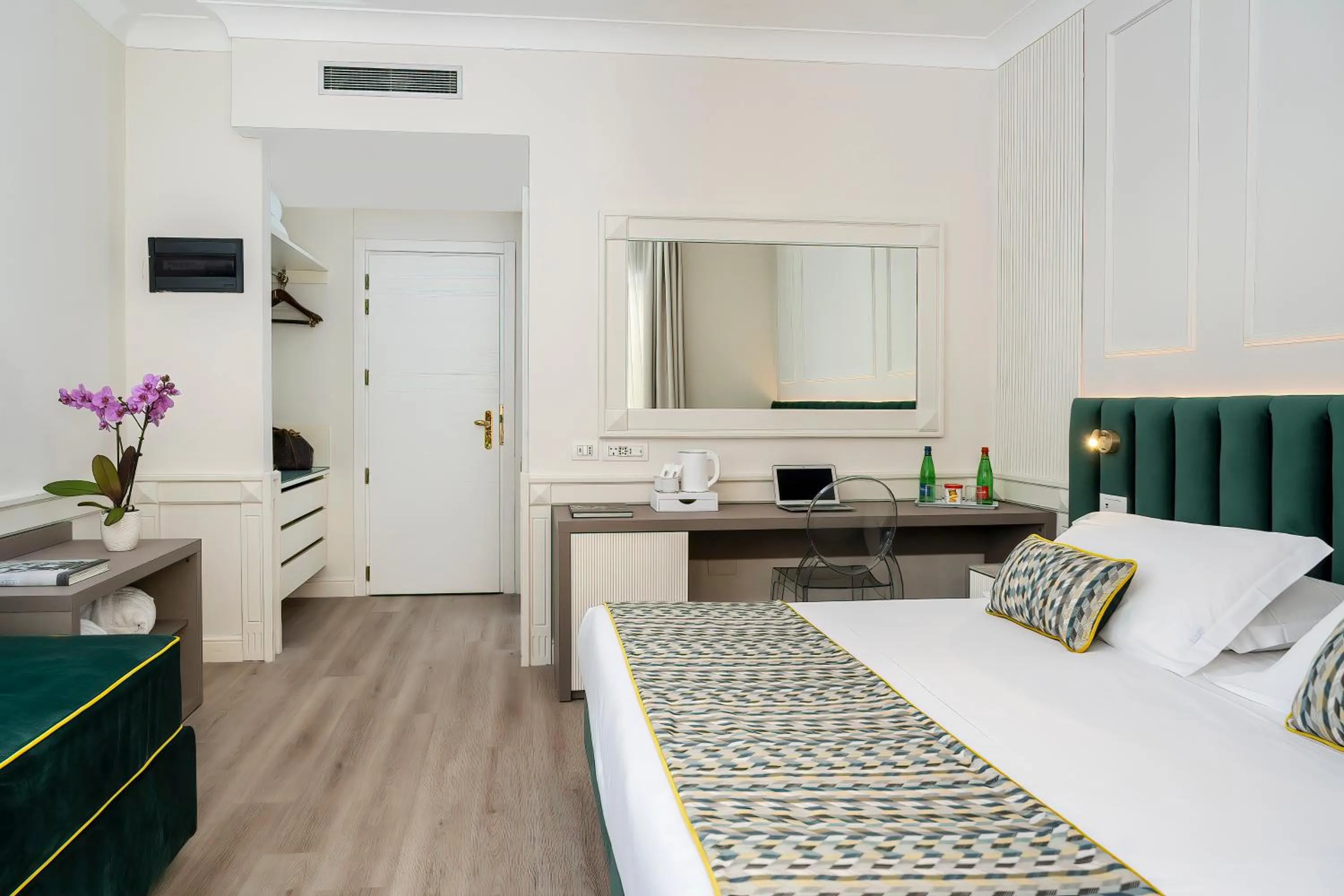 Bed in Hotel Michelangelo