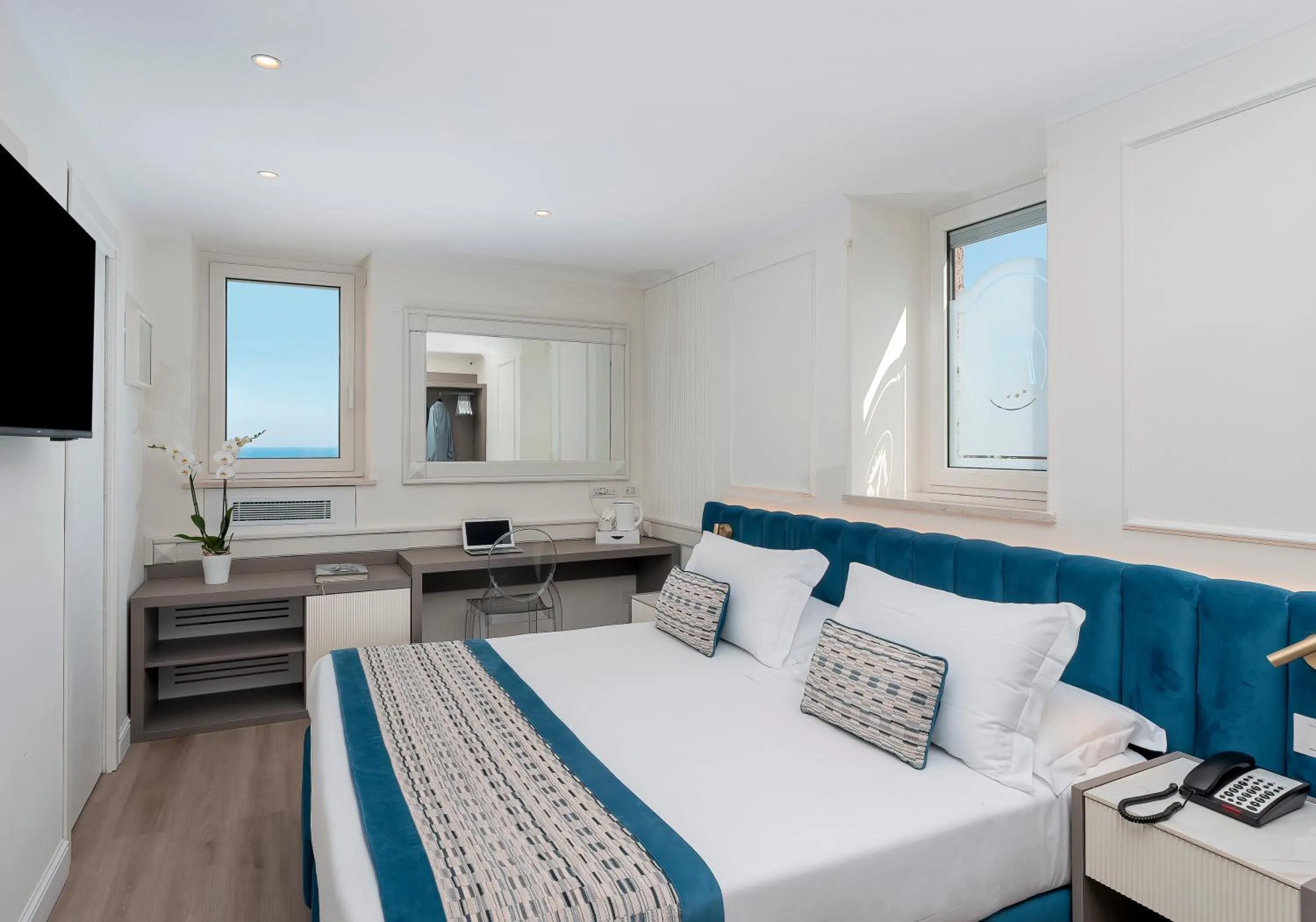 Photo of the whole room, Bed in Hotel Michelangelo