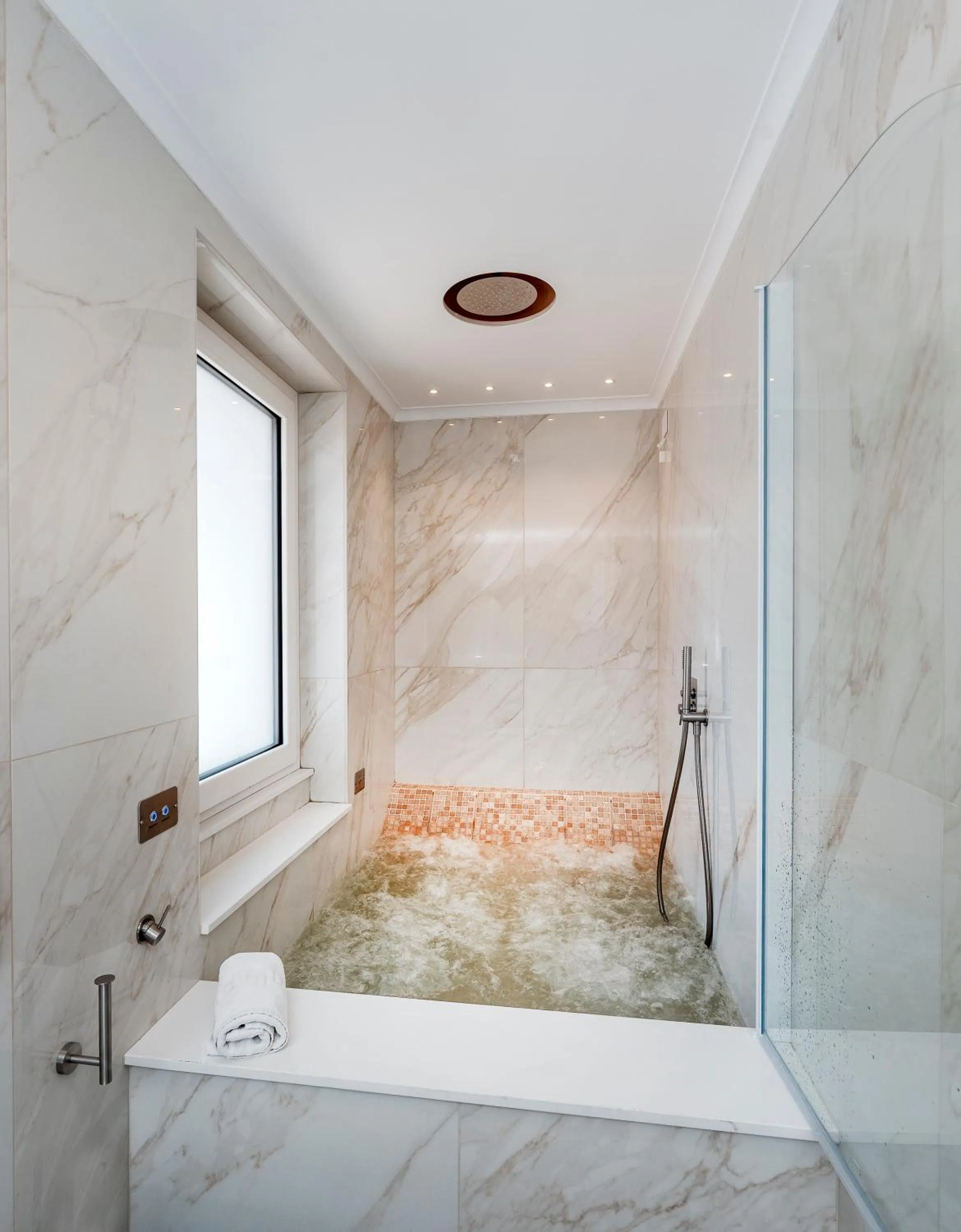 Hot Tub in Hotel Michelangelo