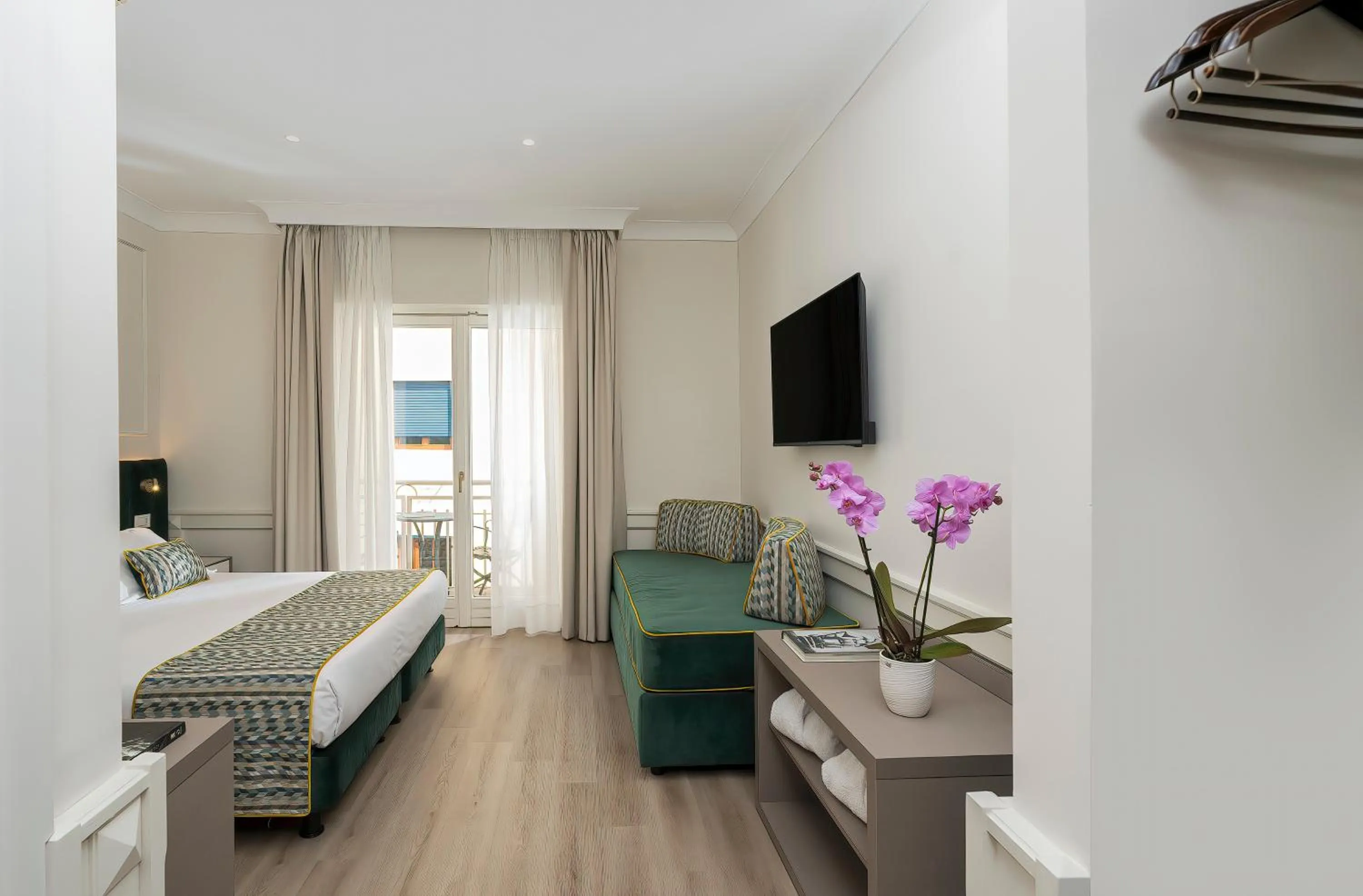 Bedroom, Bed in Hotel Michelangelo