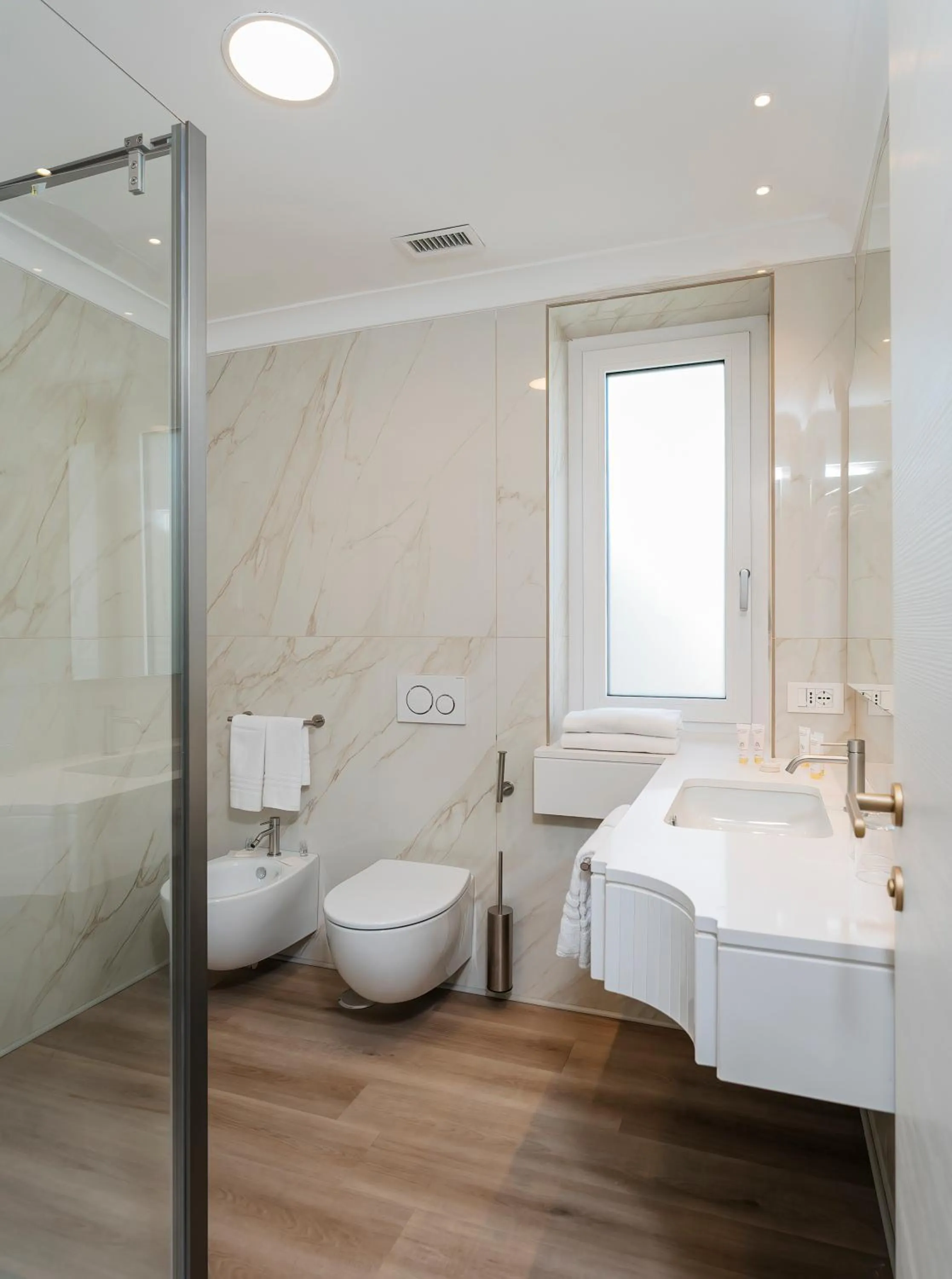 Shower in Hotel Michelangelo