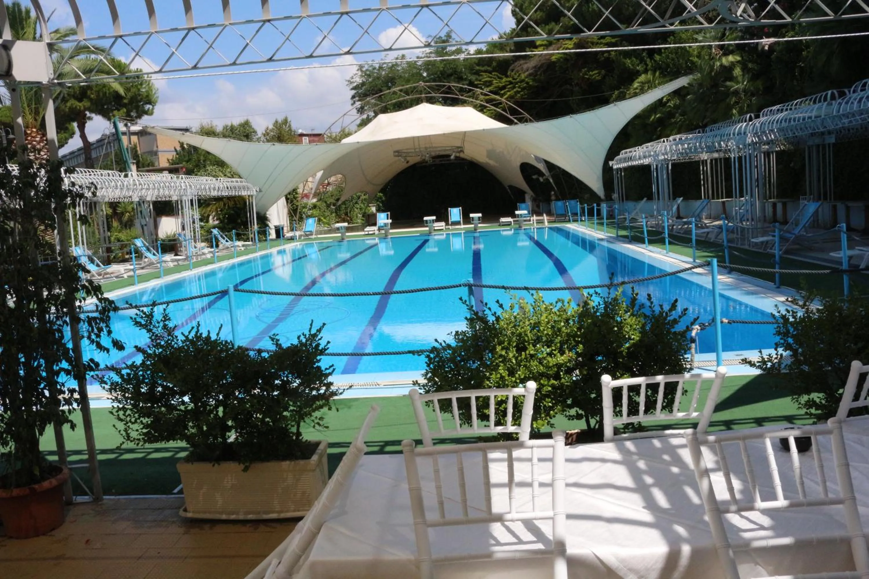 Restaurant/places to eat in Hotel Mirasole International