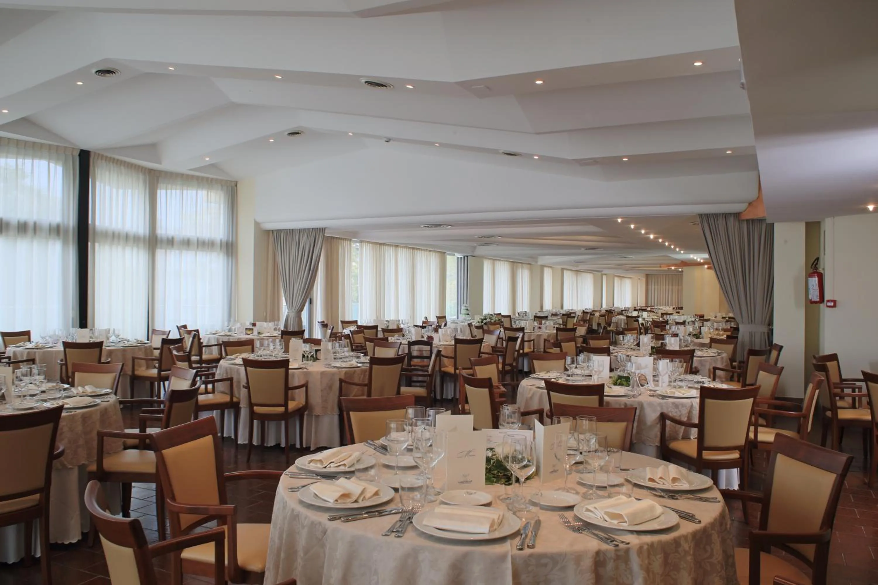 Restaurant/places to eat in Hotel Mirasole International