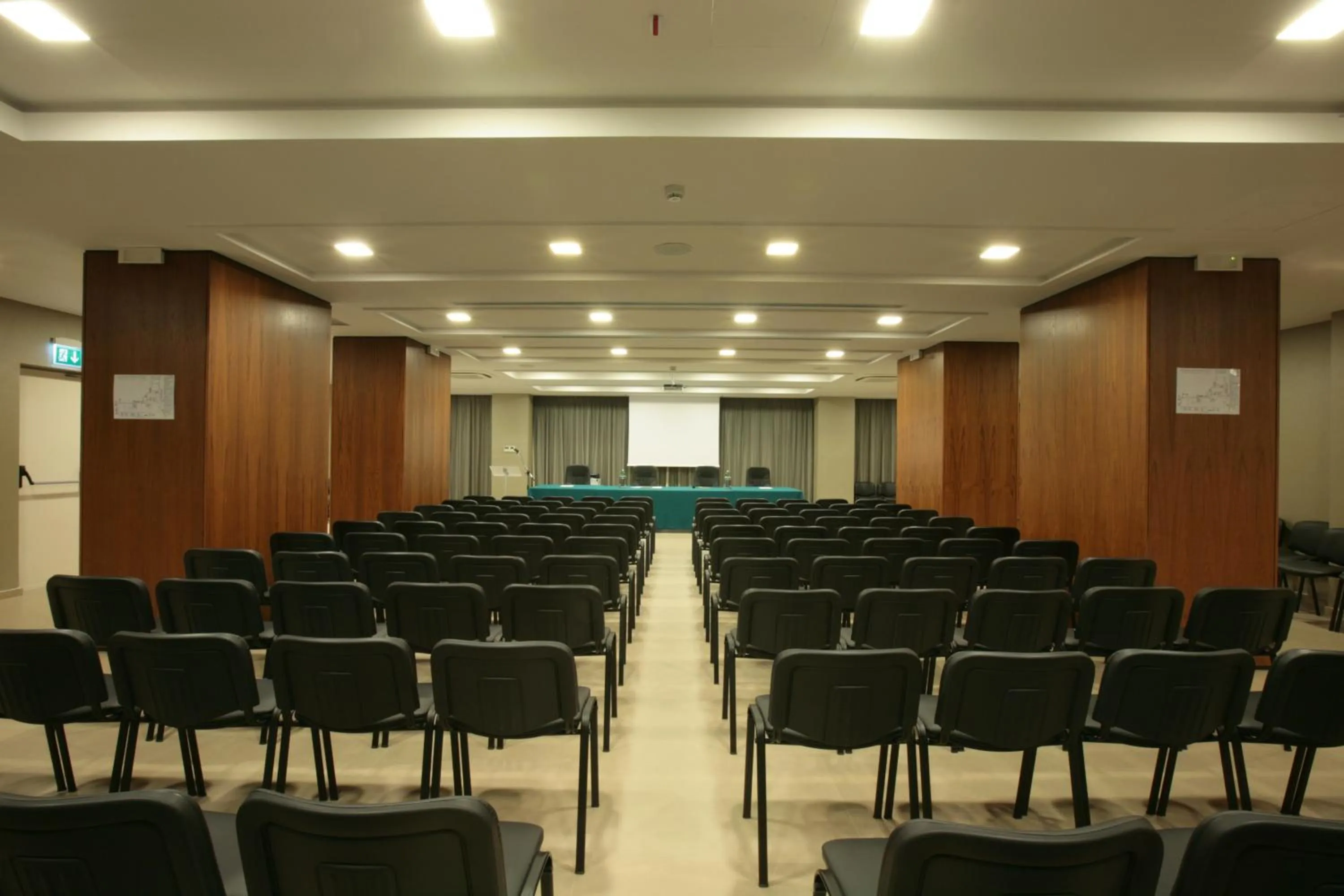 Business facilities in Hotel Mirasole International