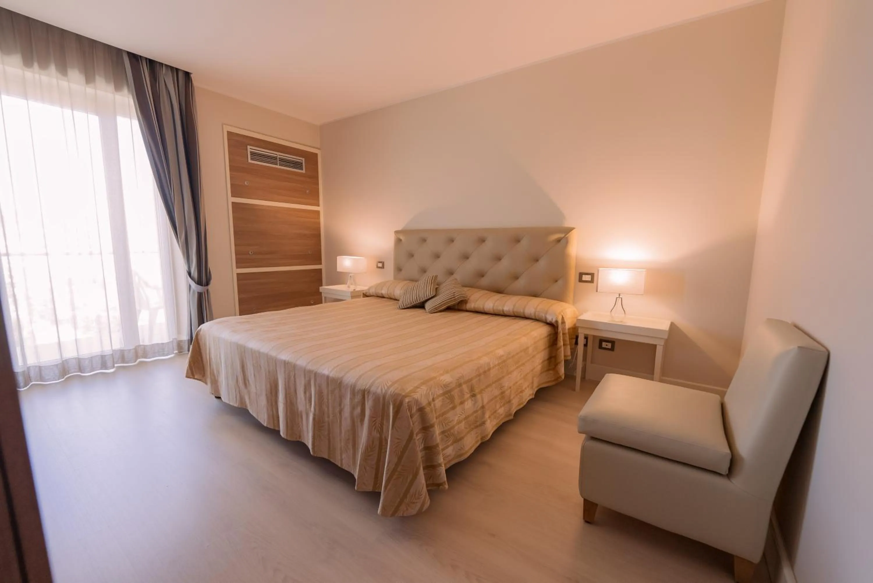 Bed in Hotel Mirasole International