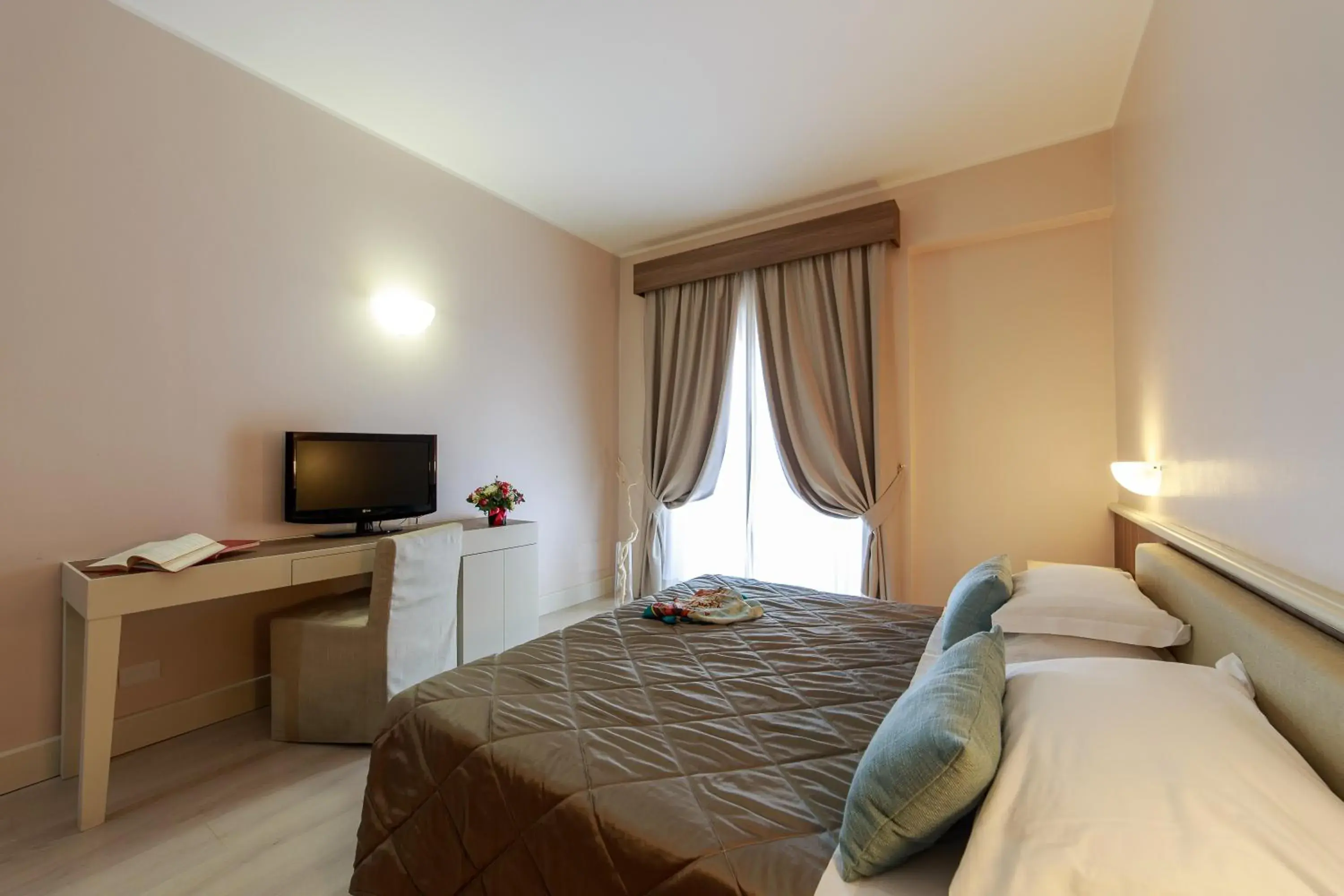 Comfort Double or Twin Room in Hotel Mirasole International Comfort Double or Twin Room in Hotel Mirasole International