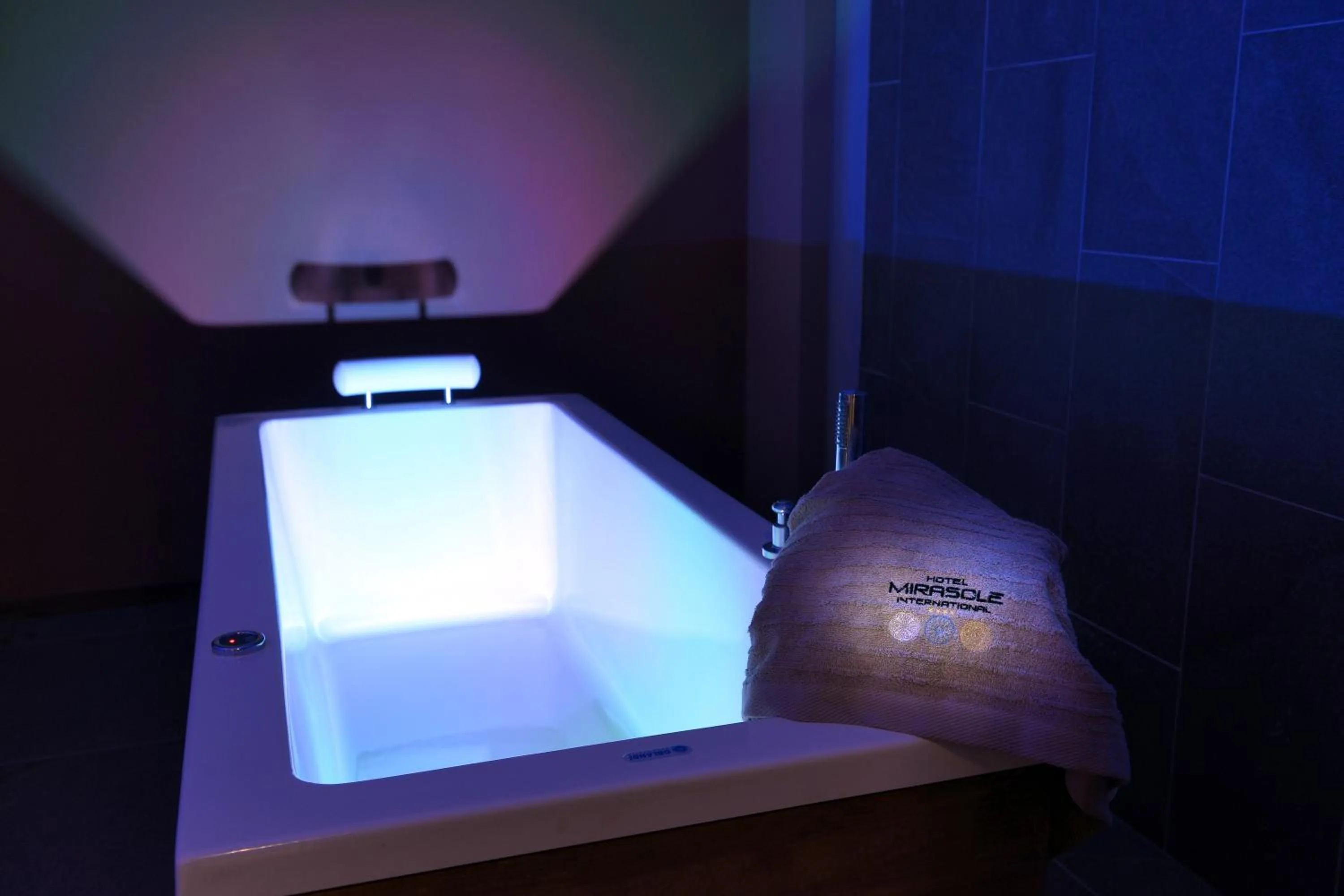 Hot Tub in Hotel Mirasole International