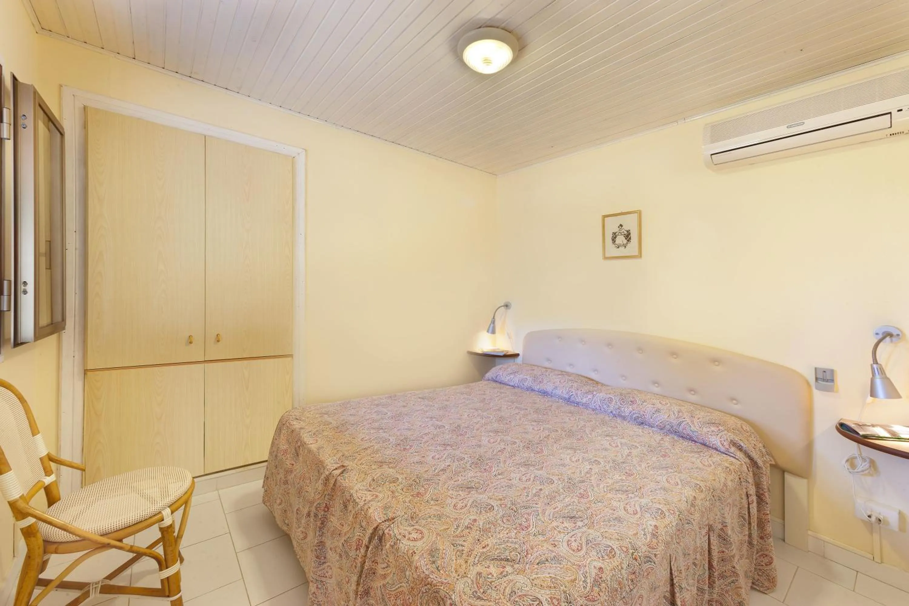 Bedroom, Bed in Villaggio Villa Lubrense