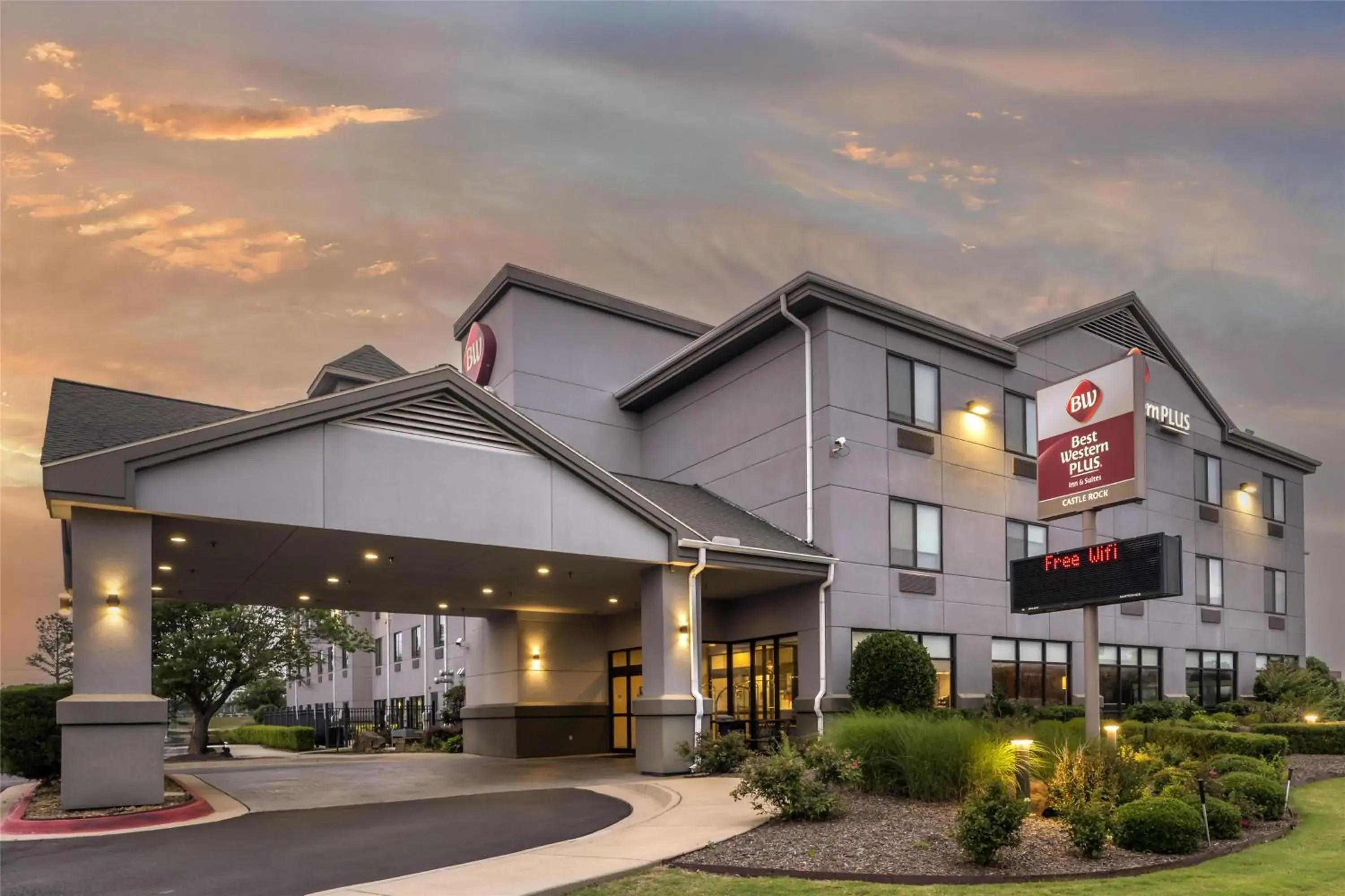 Property building in Best Western Plus Castlerock Inn & Suites Property building in Best Western Plus Castlerock Inn & Suites
