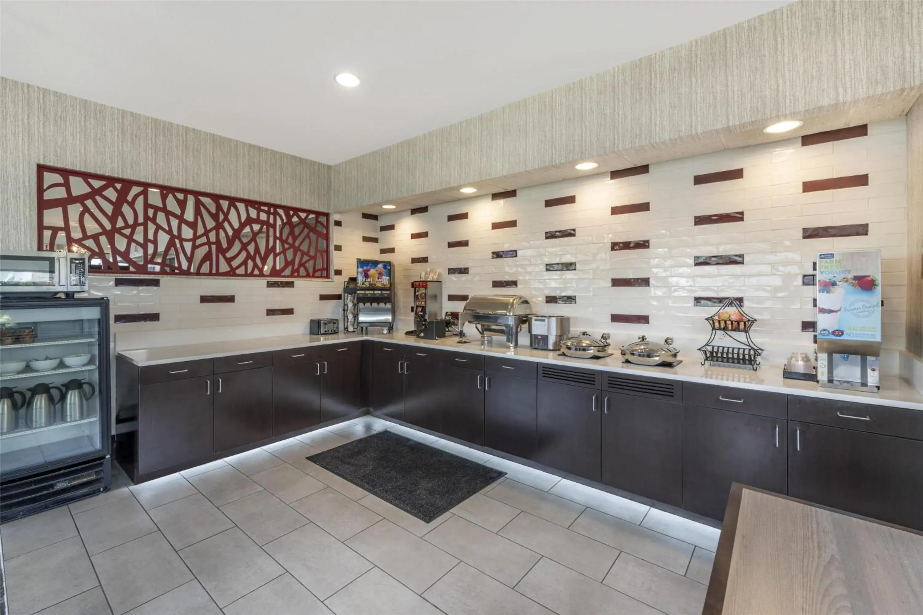 Breakfast in Best Western Plus Castlerock Inn & Suites Breakfast in Best Western Plus Castlerock Inn & Suites