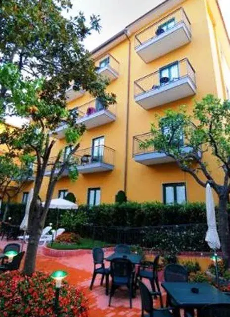 Facade/entrance in Hotel Astoria Sorrento Facade/entrance in Hotel Astoria Sorrento