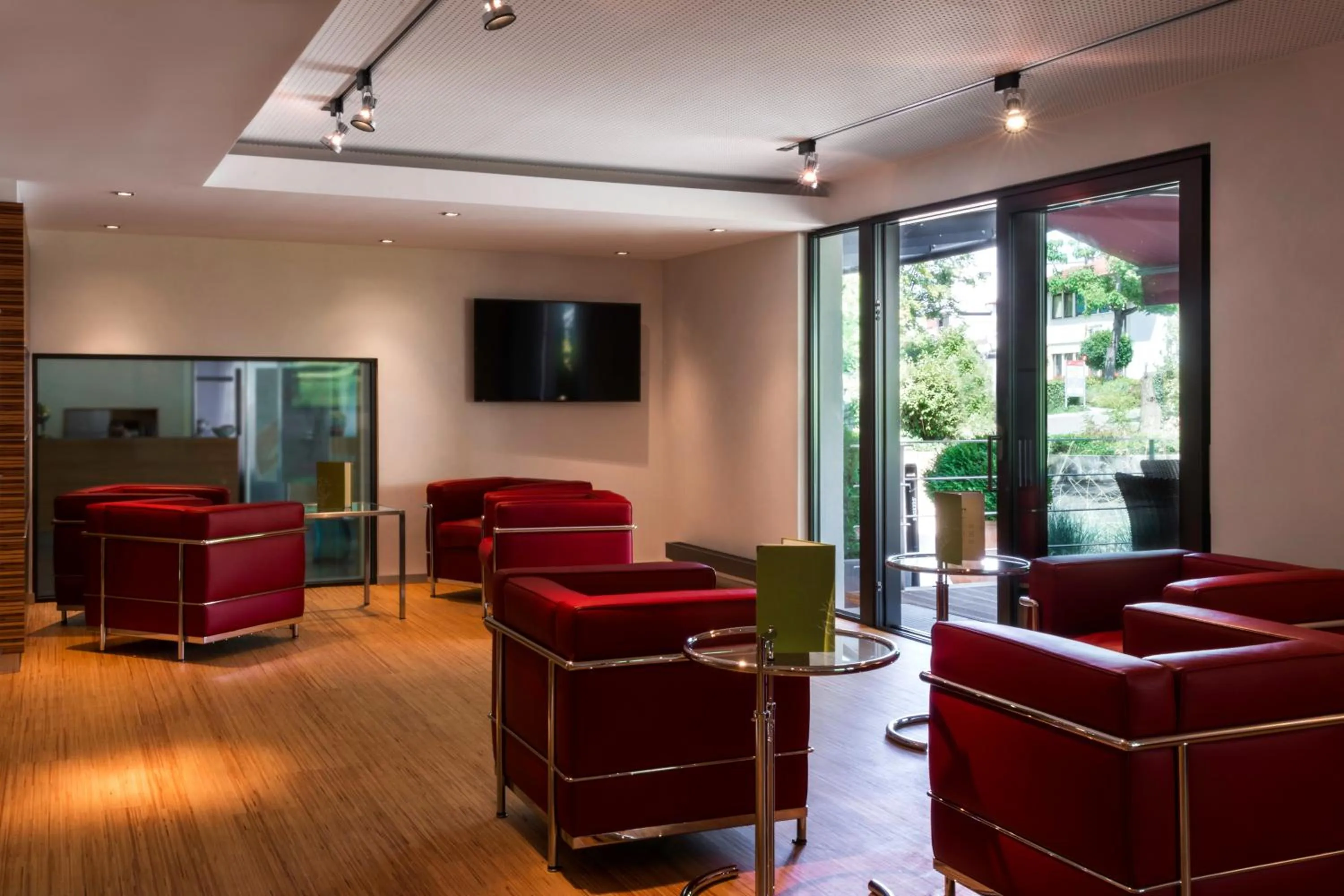 Communal lounge/ TV room in Parkhotel Schillerhöhe