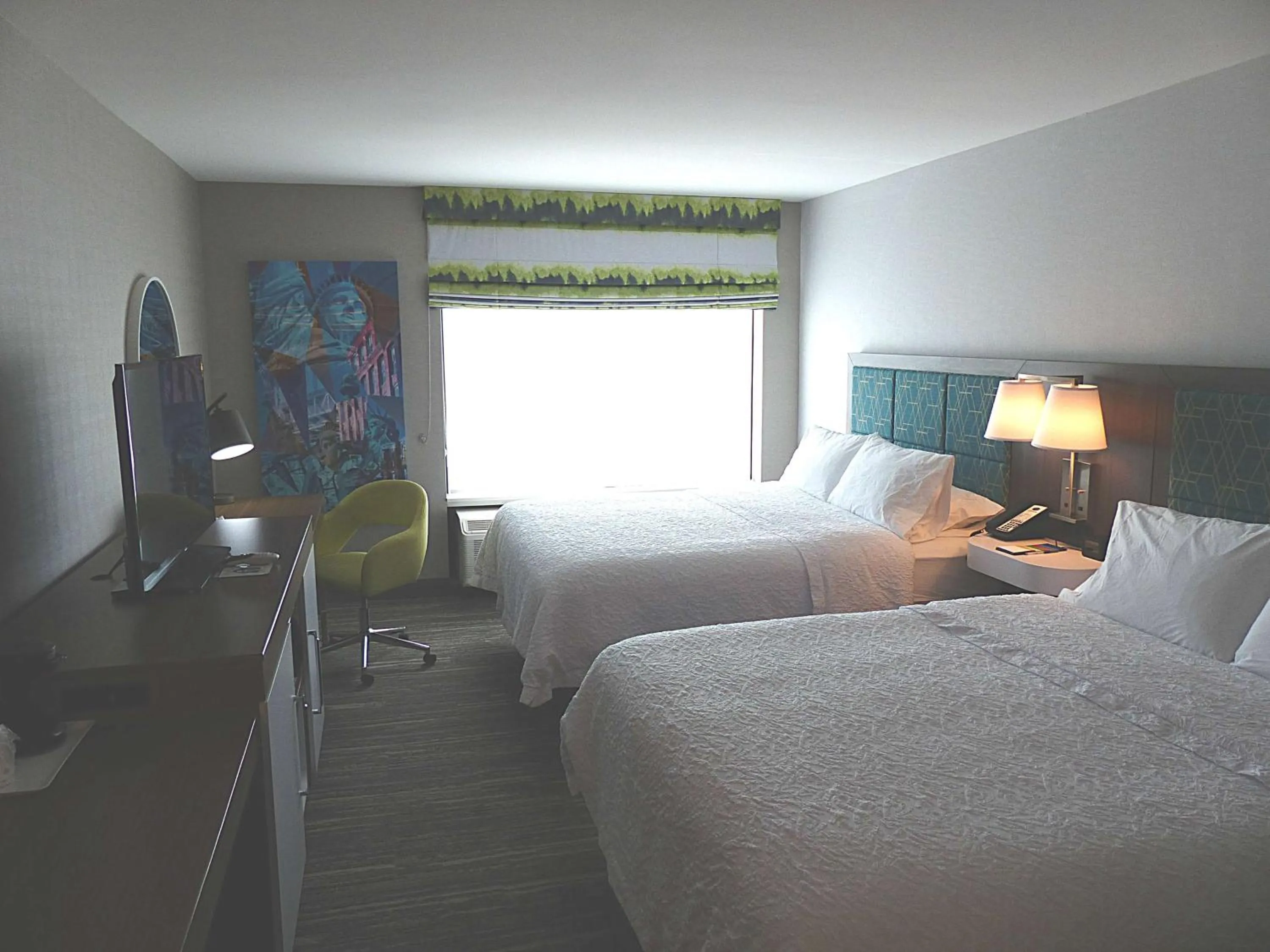 Bedroom, Bed in Hampton Inn By Hilton Paramus