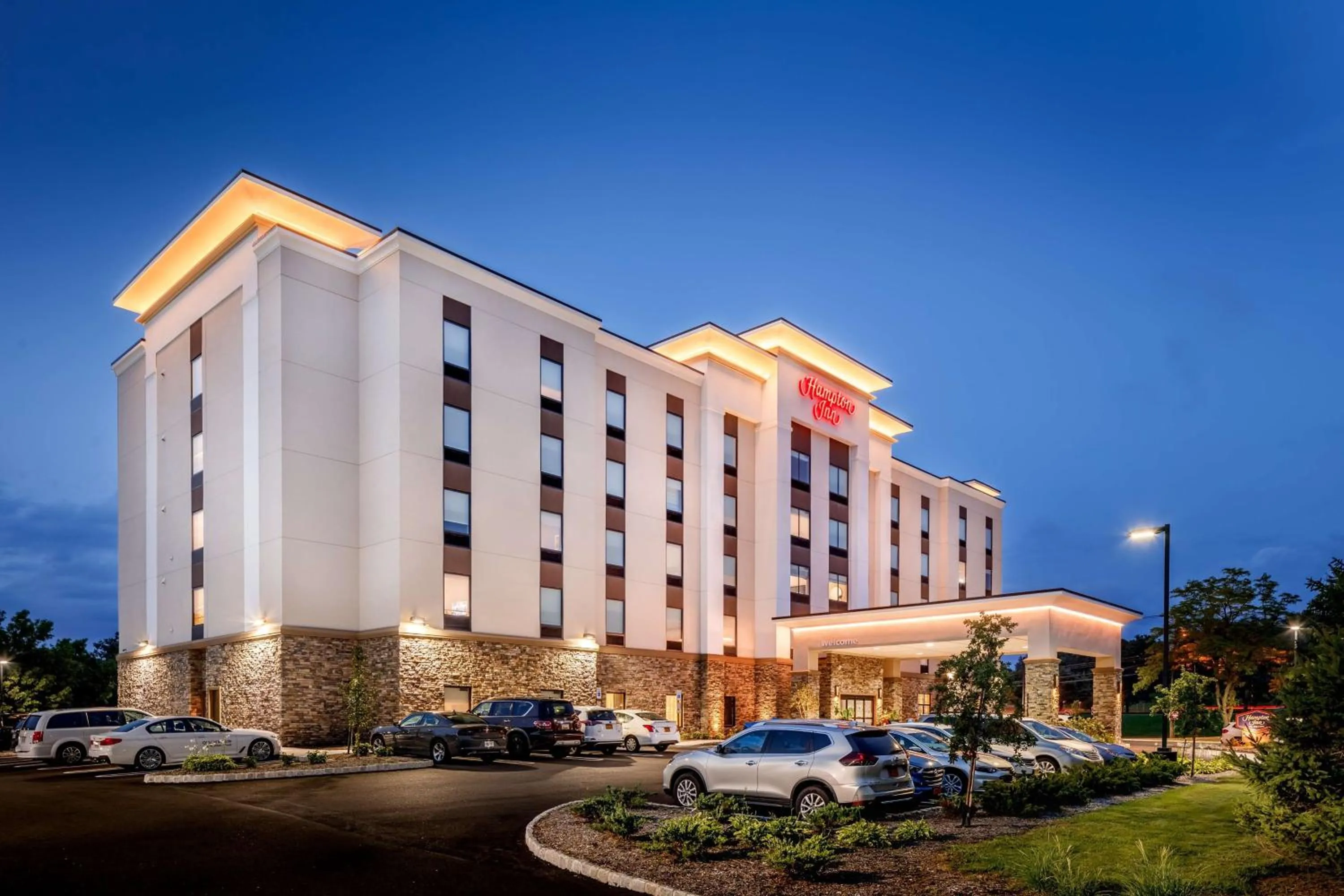 Property building in Hampton Inn By Hilton Paramus