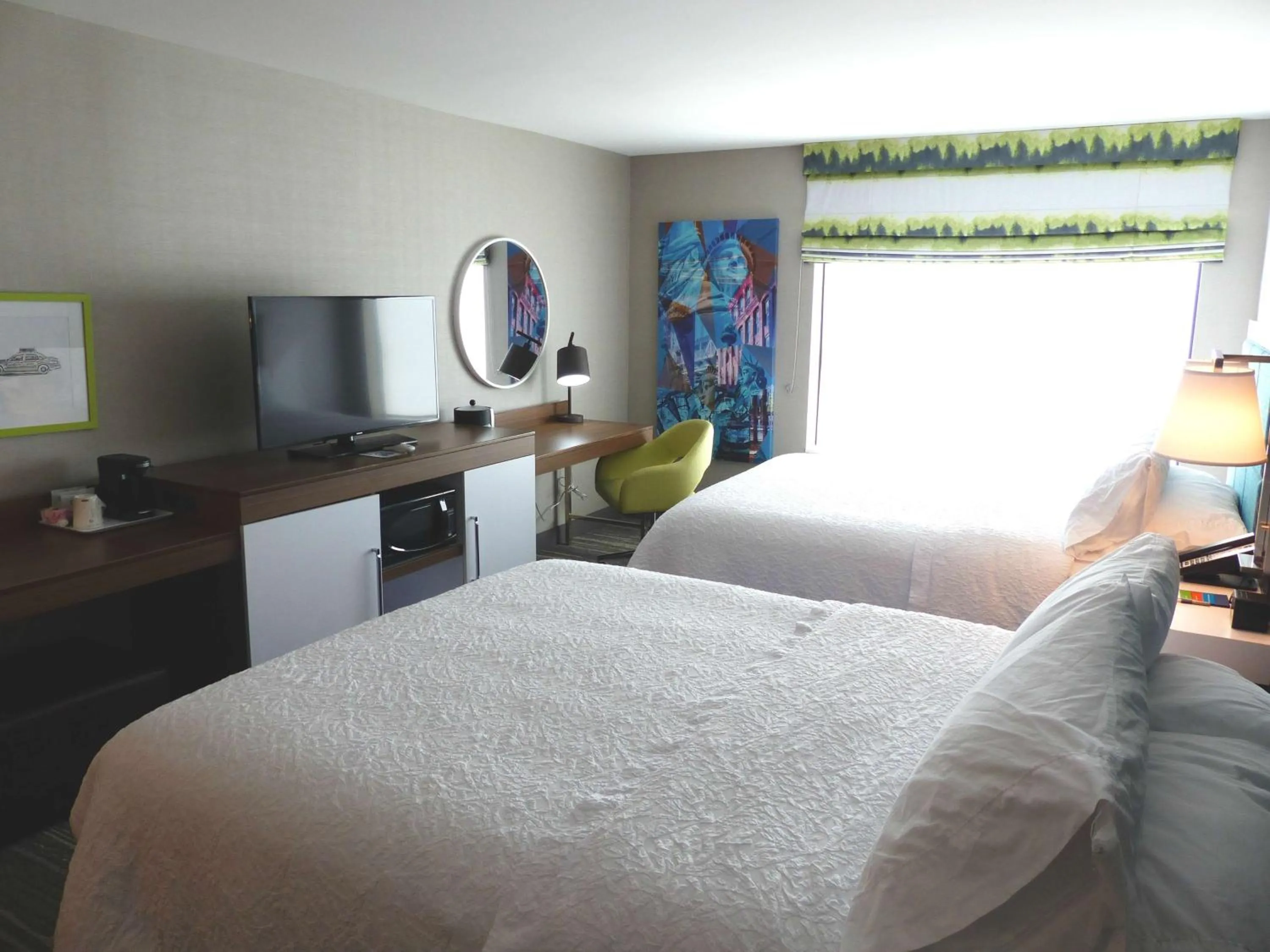 Bedroom, Bed in Hampton Inn By Hilton Paramus