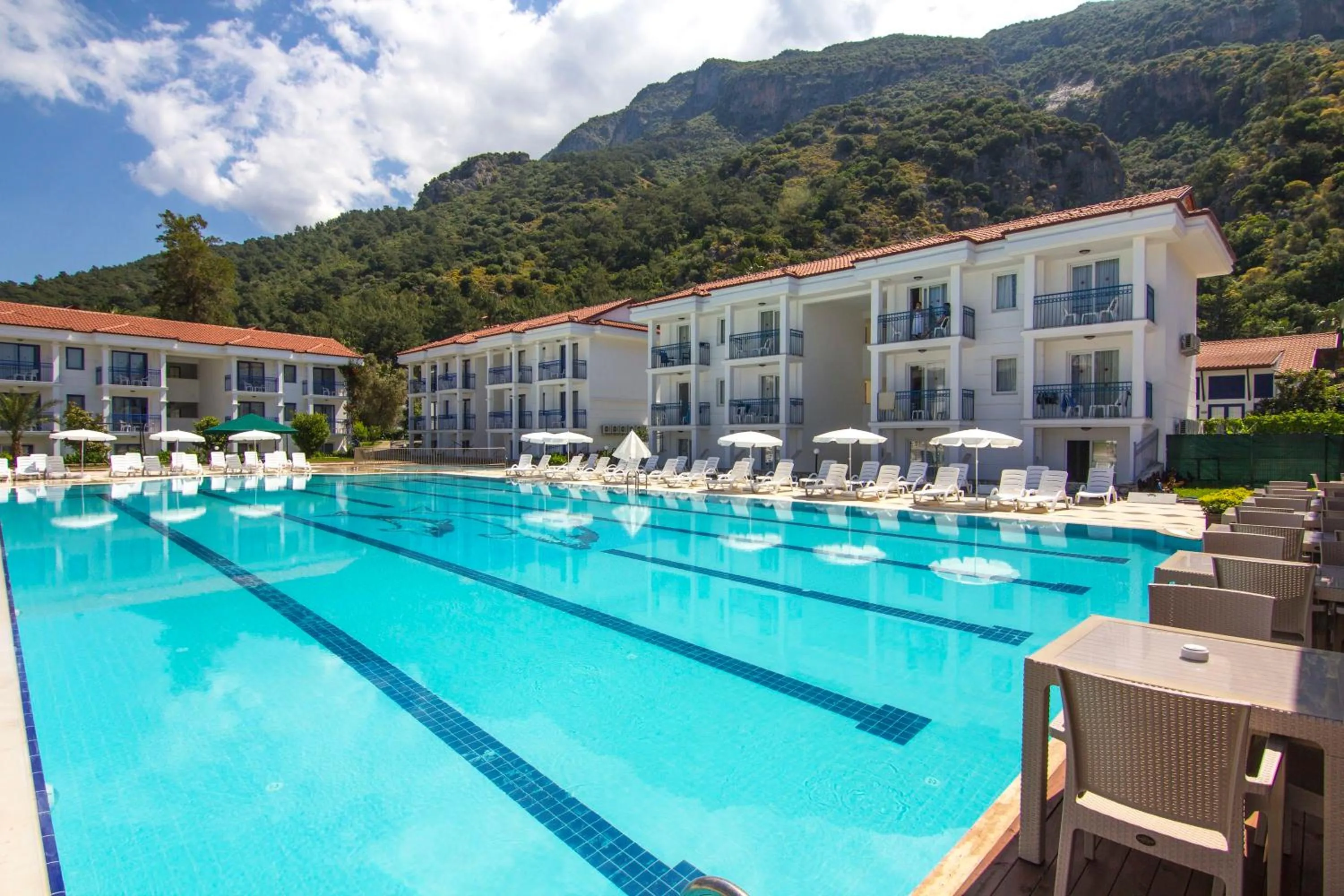 Swimming pool in Belcekum Beach Hotel