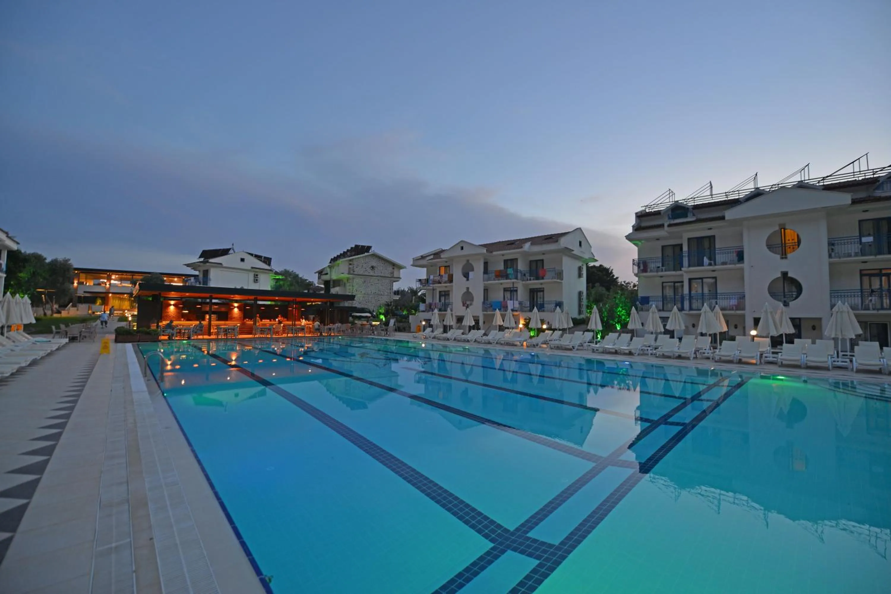Swimming pool in Belcekum Beach Hotel