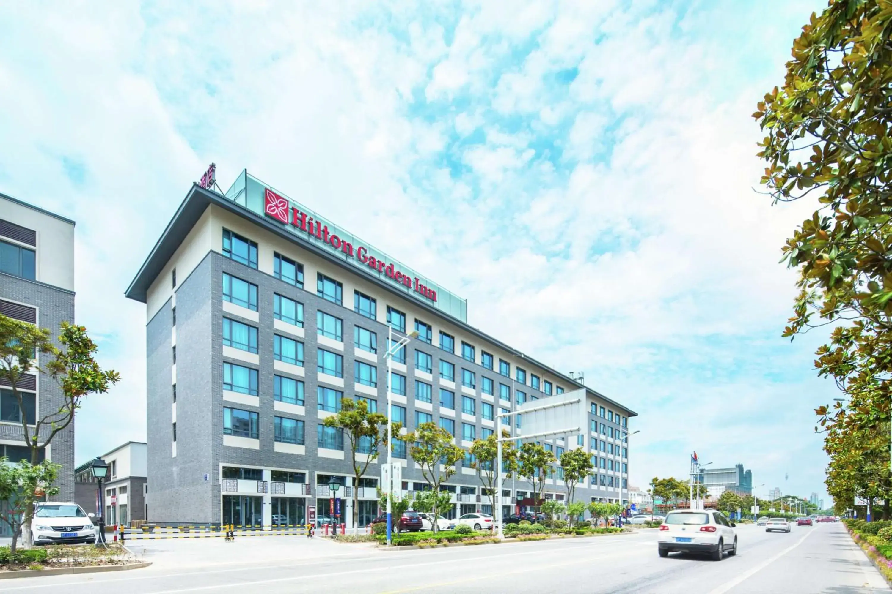 Property building in Hilton Garden Inn Qidong Property building in Hilton Garden Inn Qidong