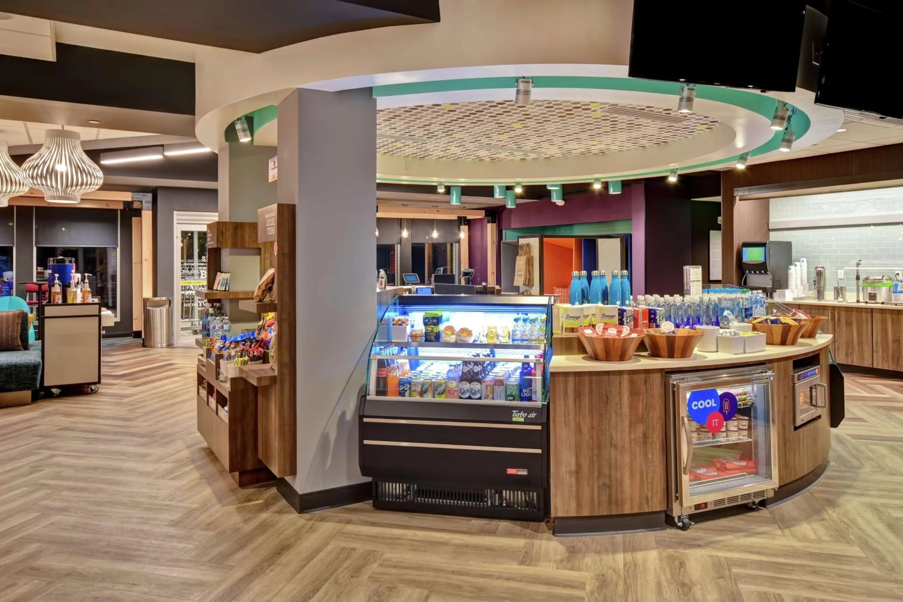 Restaurant/places to eat in Tru By Hilton Raleigh Durham Airport