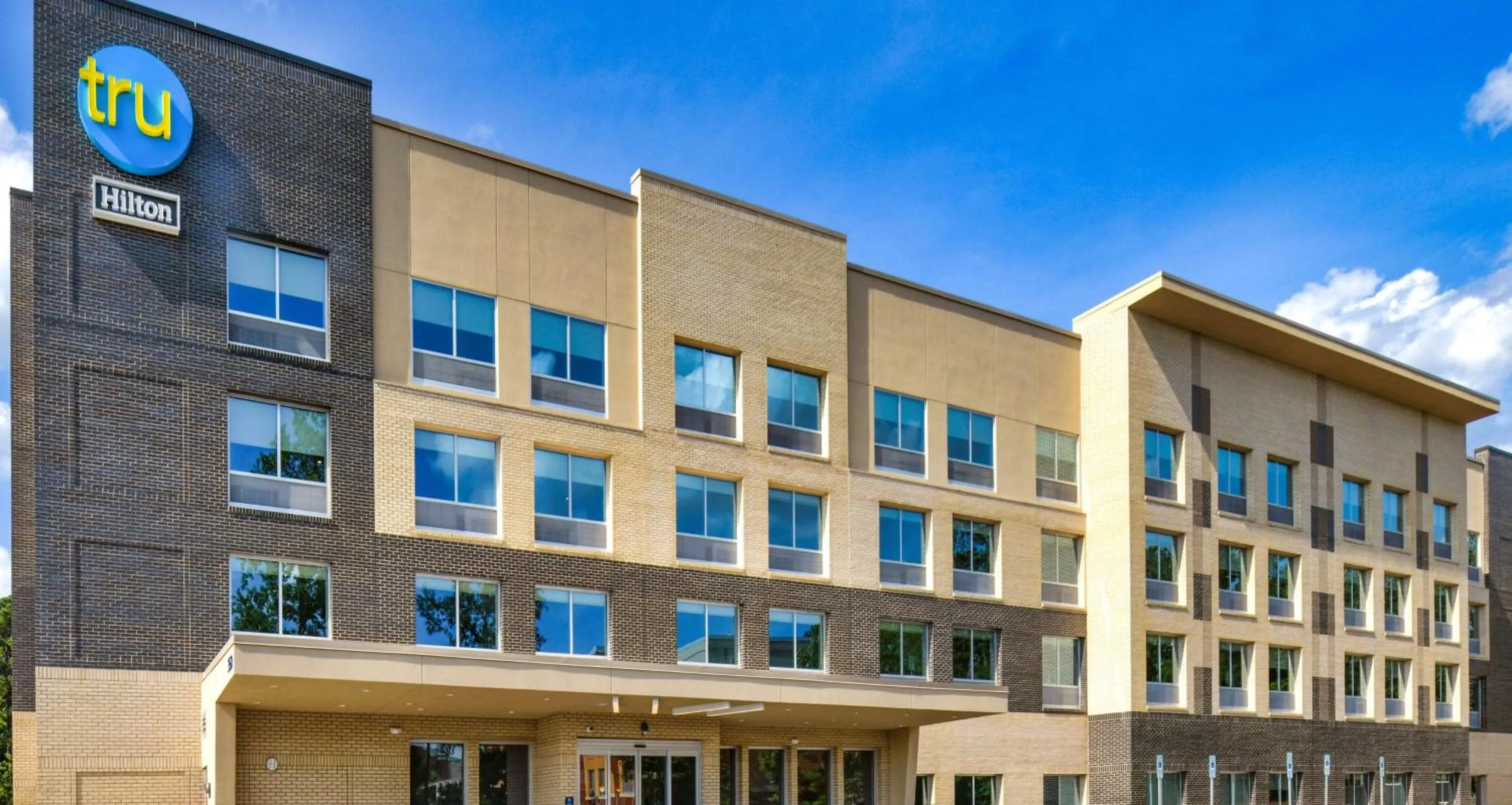 Property building in Tru By Hilton Raleigh Durham Airport