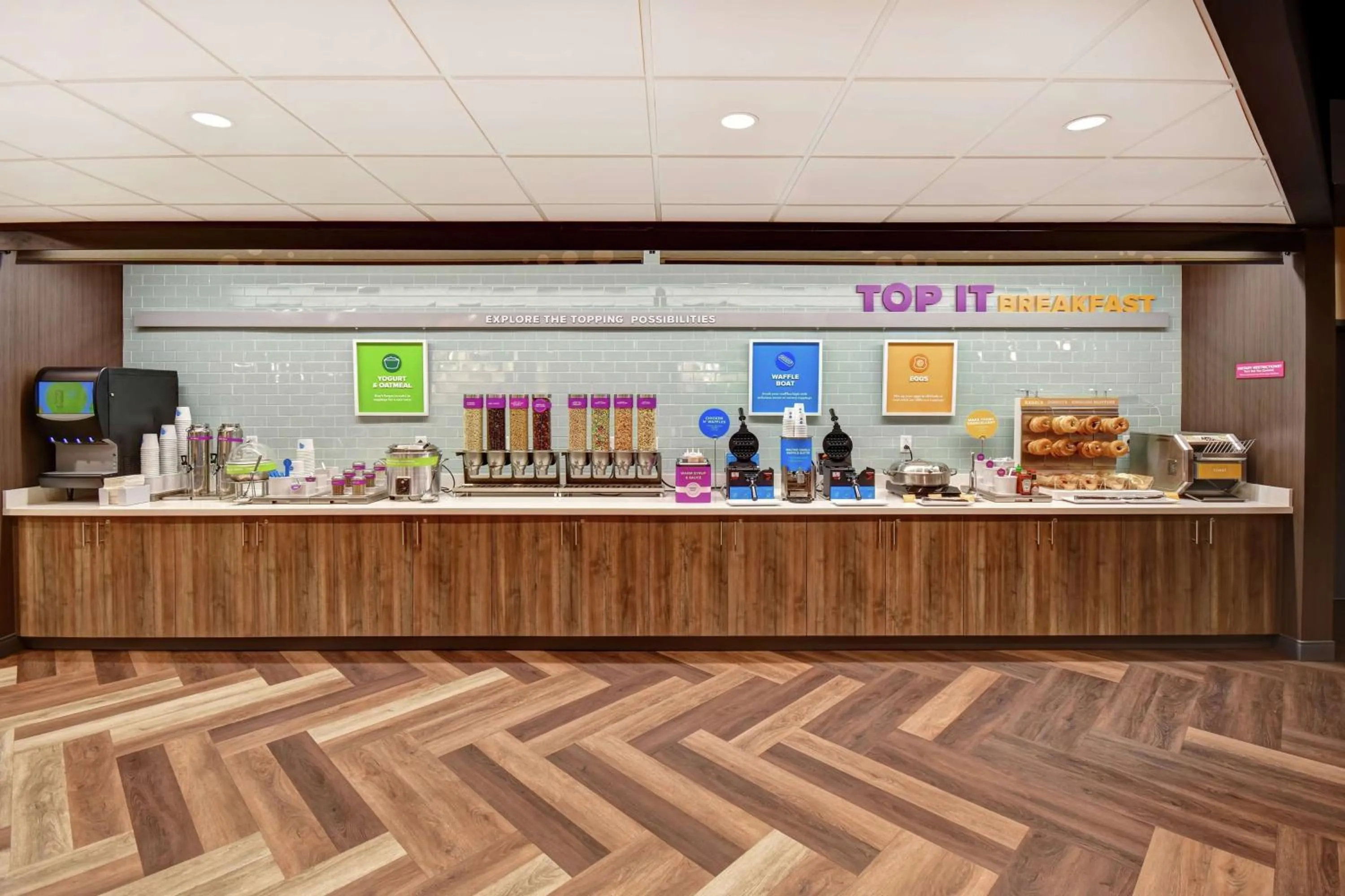 Dining area in Tru By Hilton Syracuse-Camillus