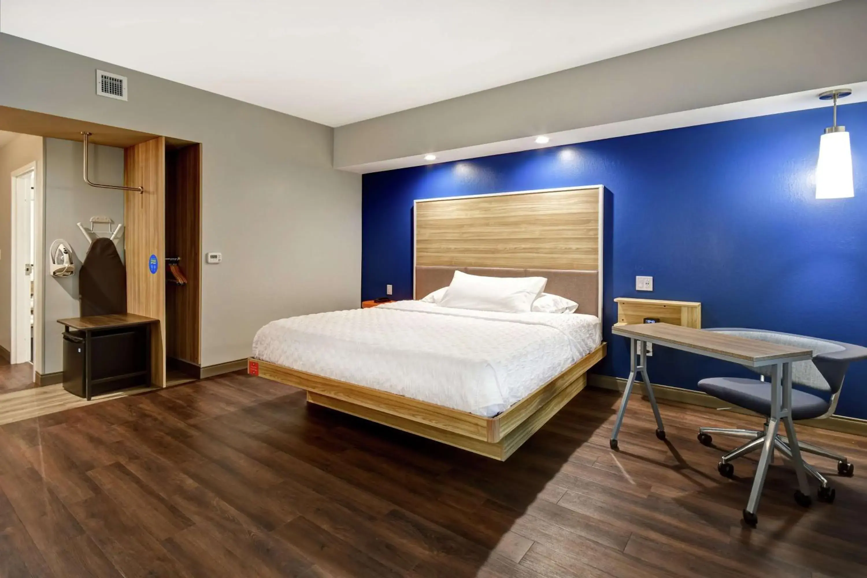 Bedroom, Bed in Tru By Hilton Syracuse-Camillus Bedroom, Bed in Tru By Hilton Syracuse-Camillus