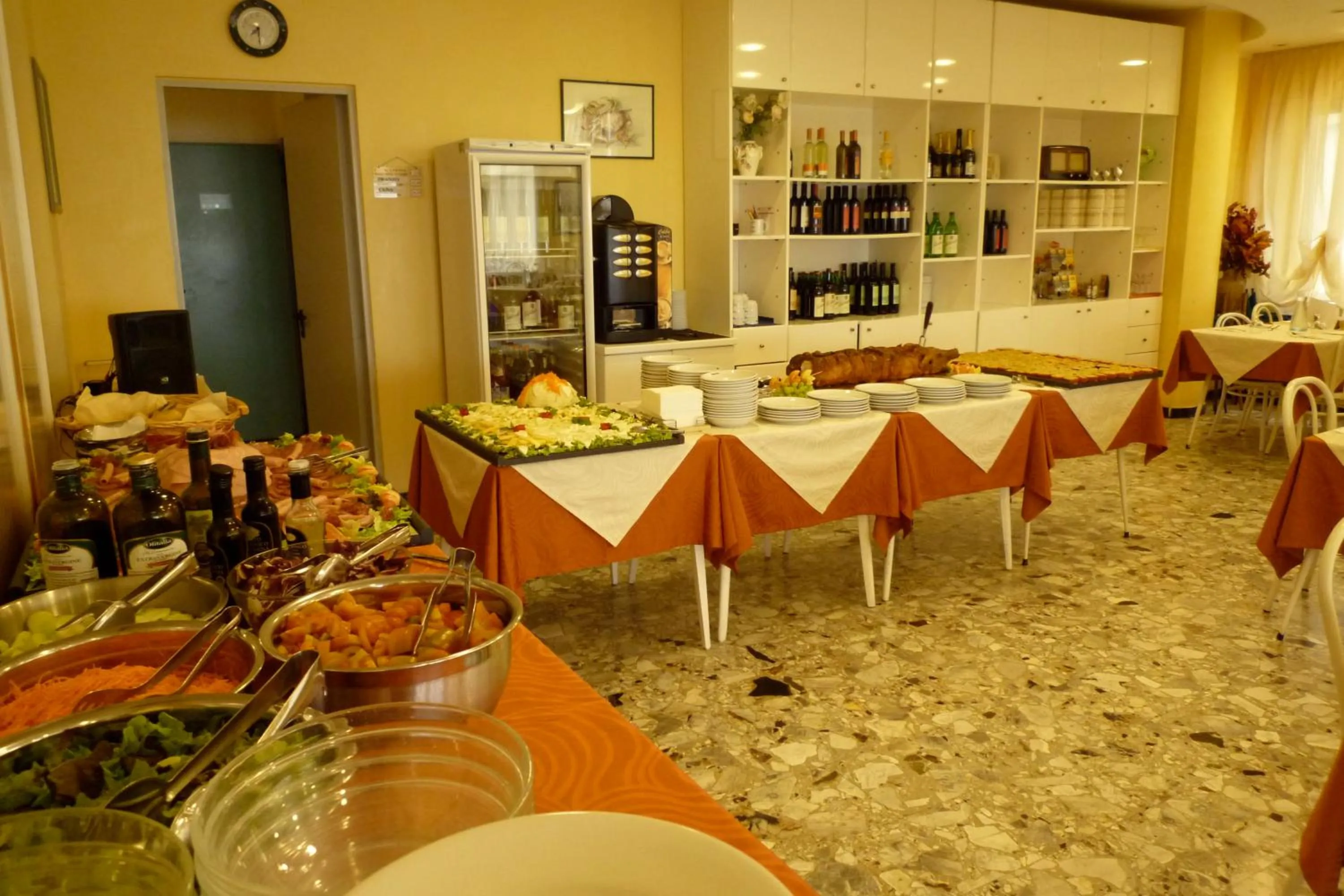 Restaurant/places to eat in Hotel Sara