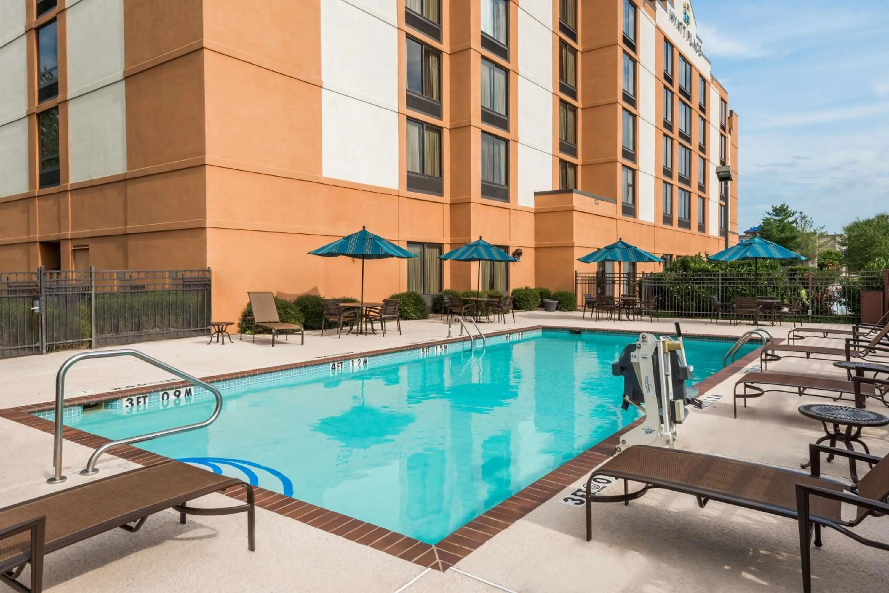 Swimming pool in Hyatt Place Bentonville Rogers