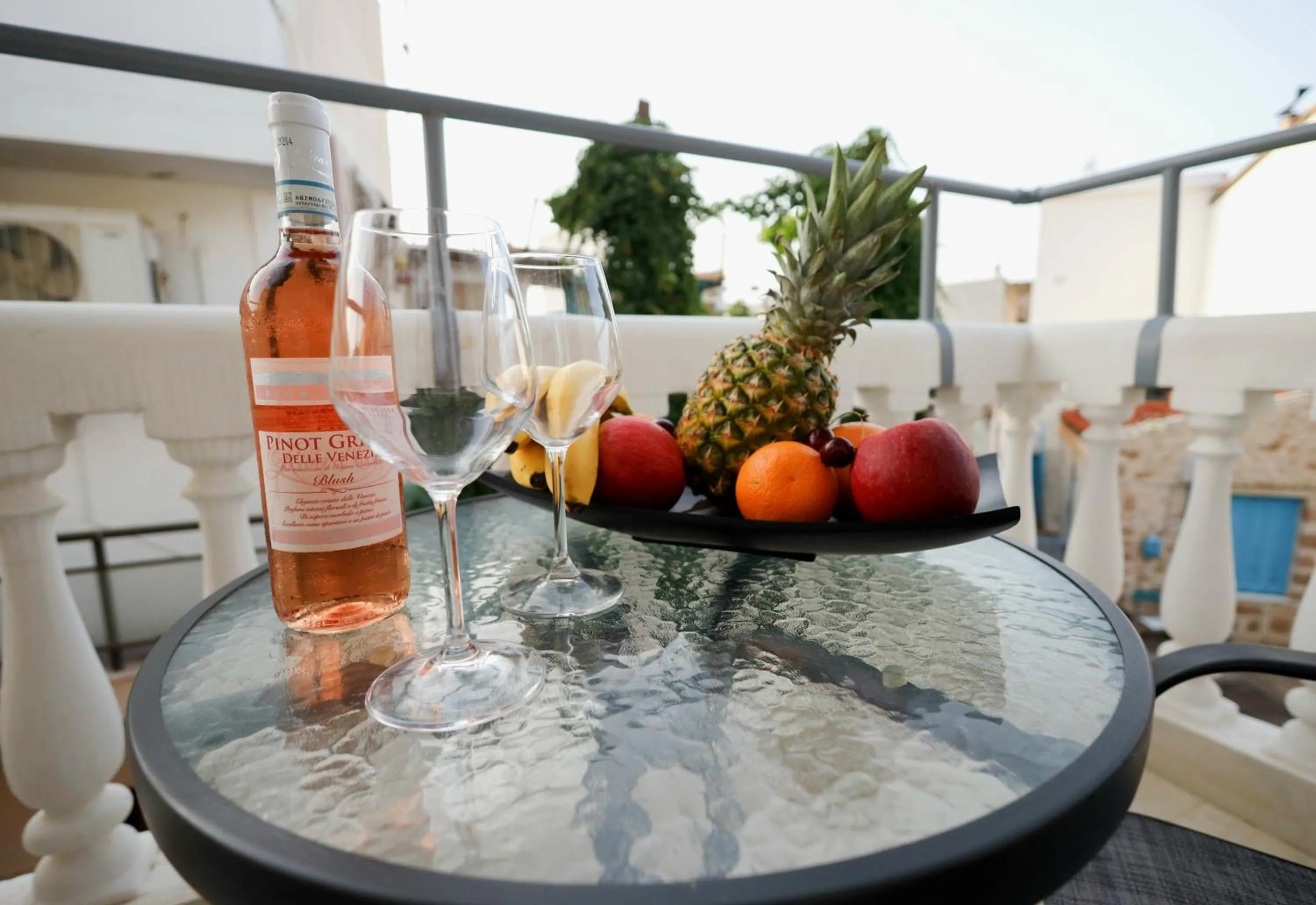 Food and drinks in Malia Boutique Studios