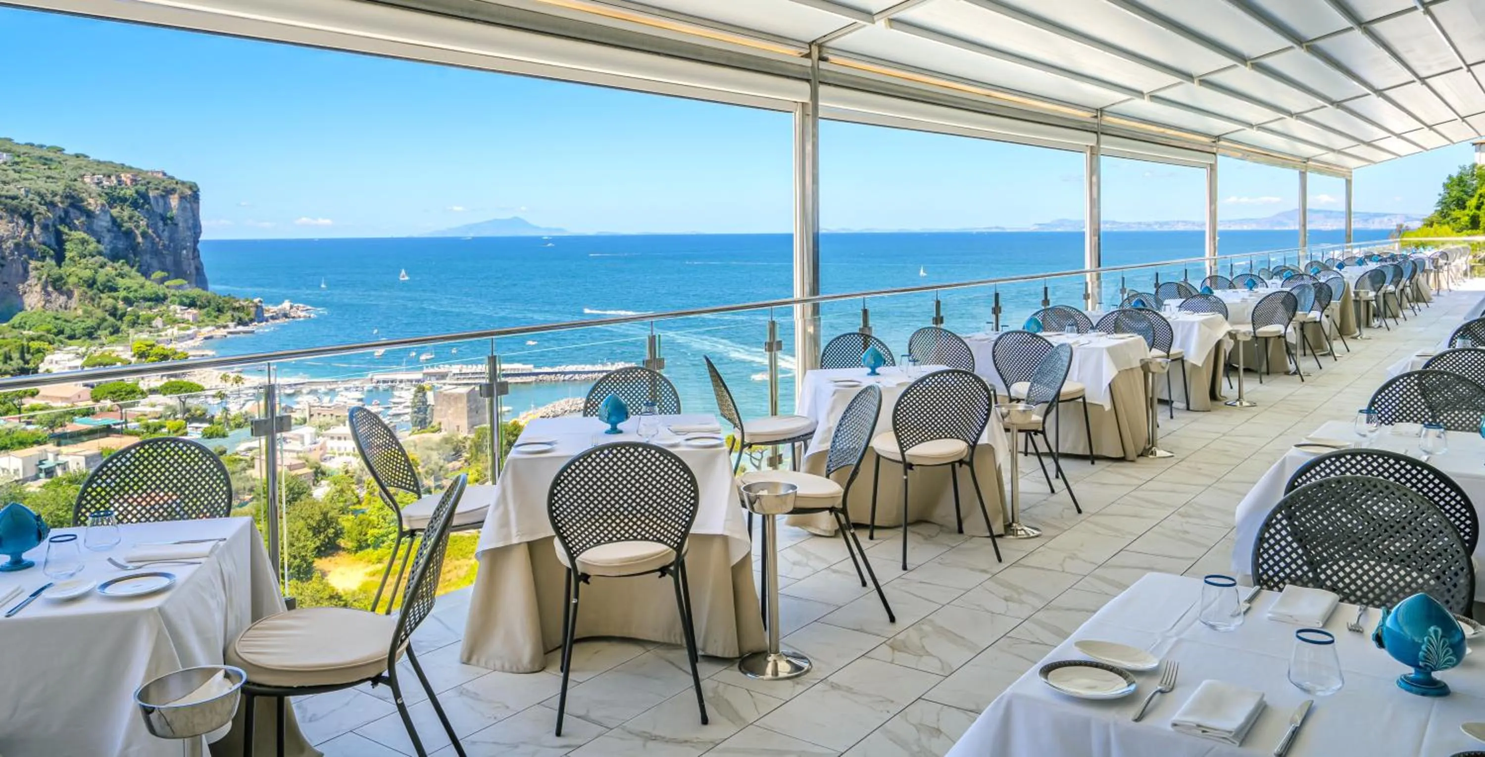 Restaurant/places to eat in Hotel Mary