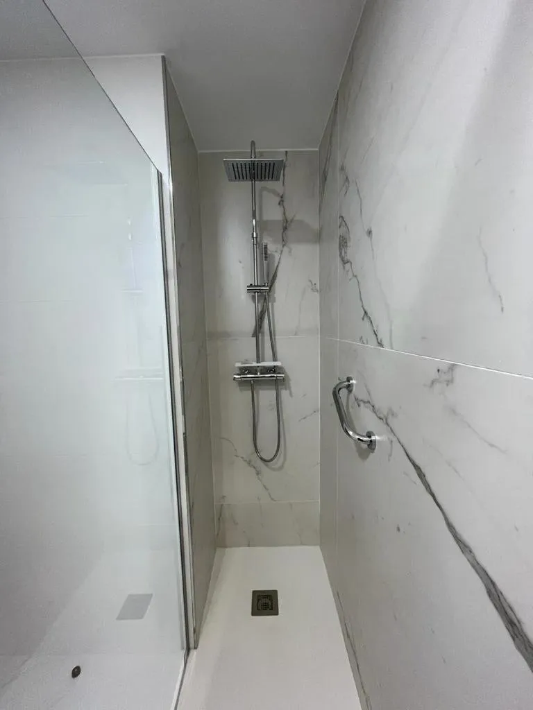 Shower in Hotel Bradomin