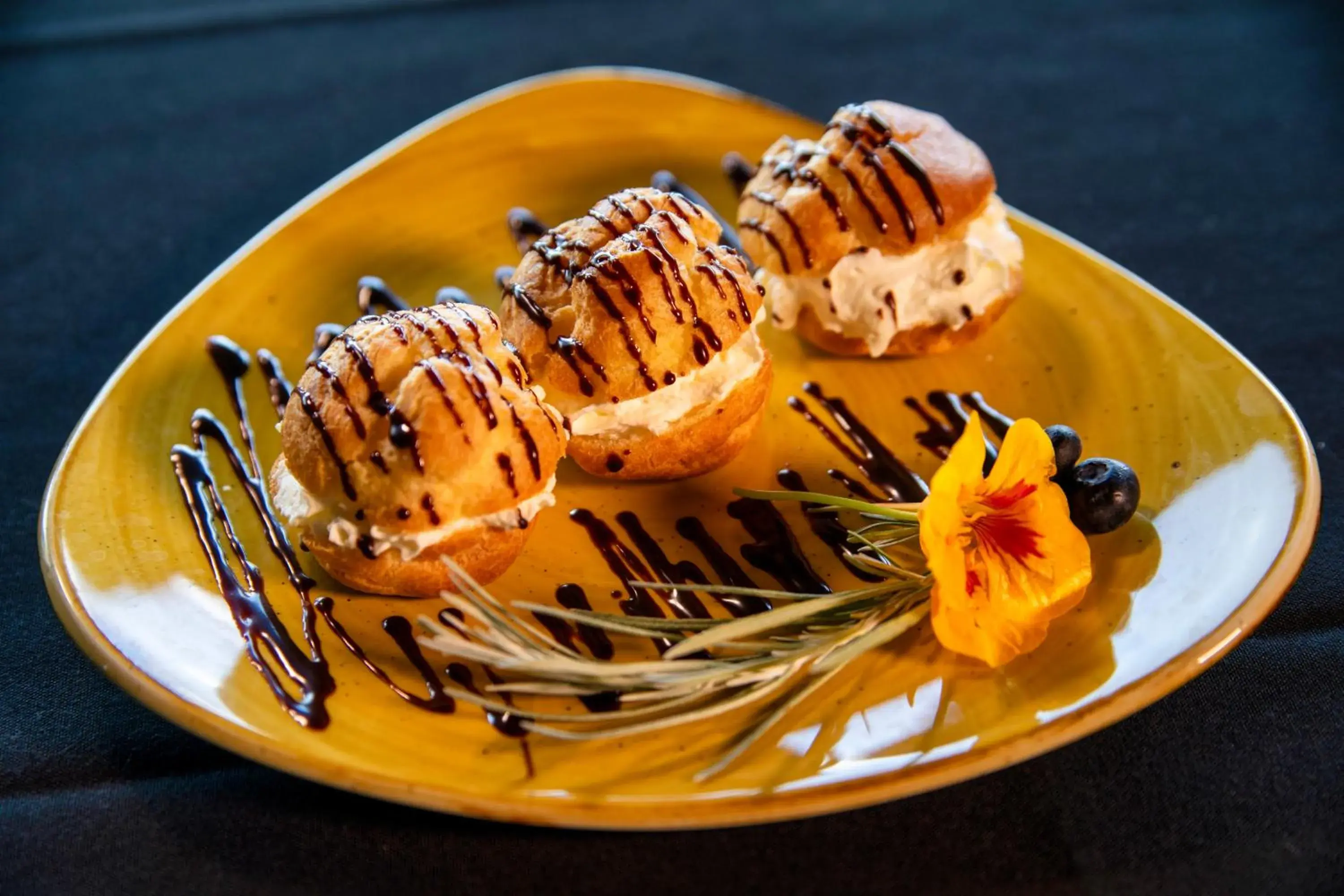 Food and drinks in Old Orchard Inn Food and drinks in Old Orchard Inn