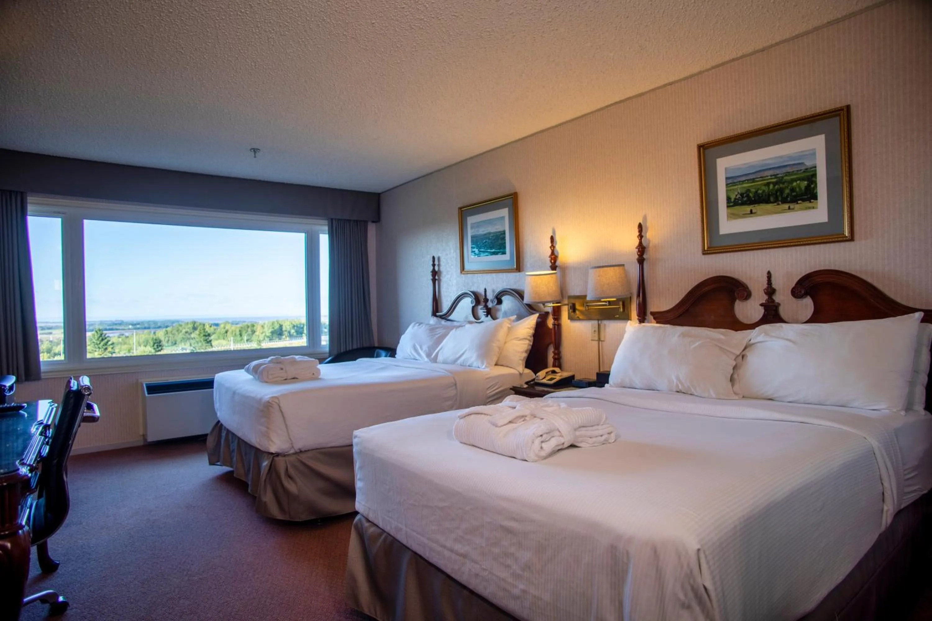 Bed in Old Orchard Inn