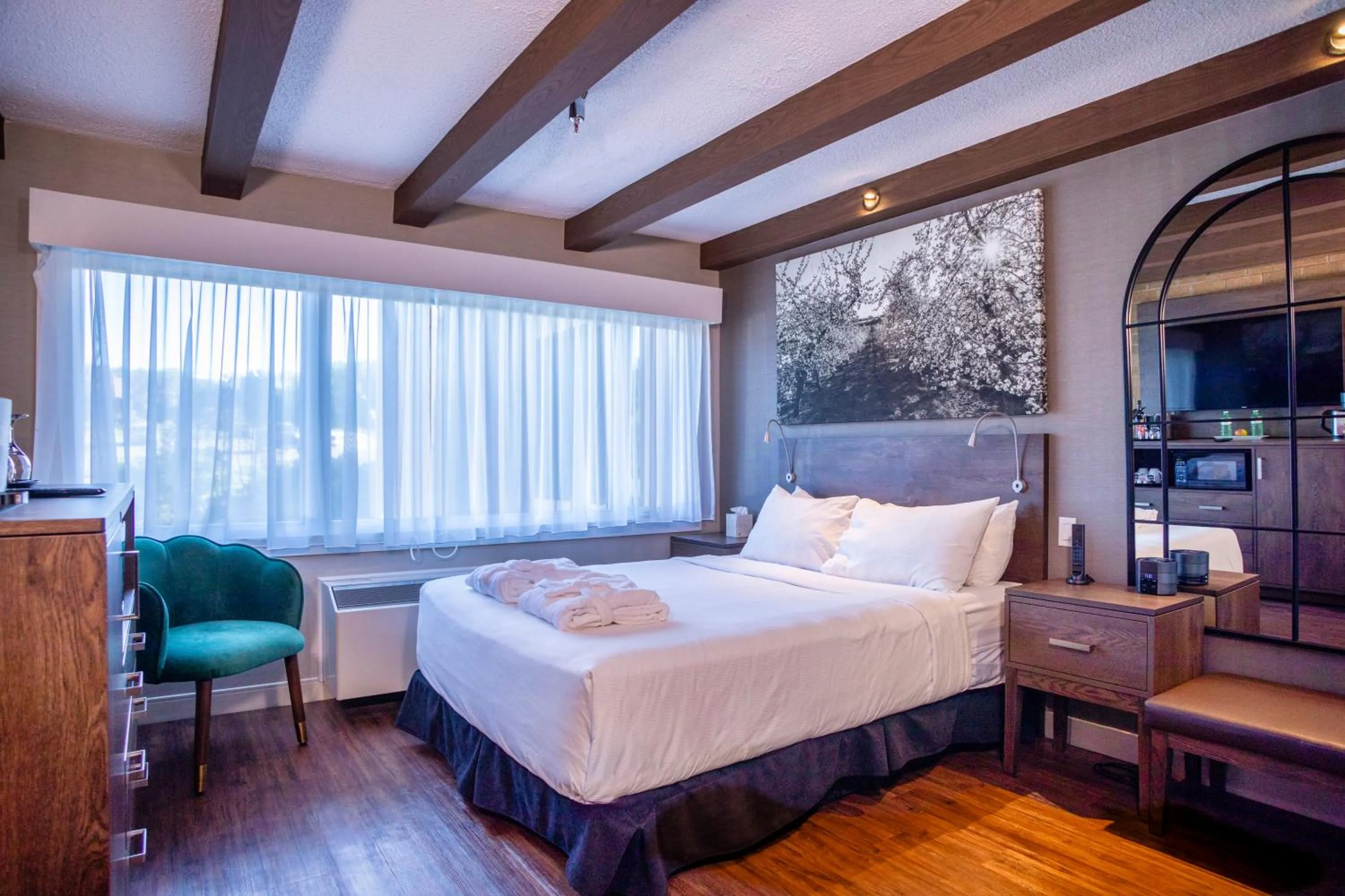 Bed in Old Orchard Inn