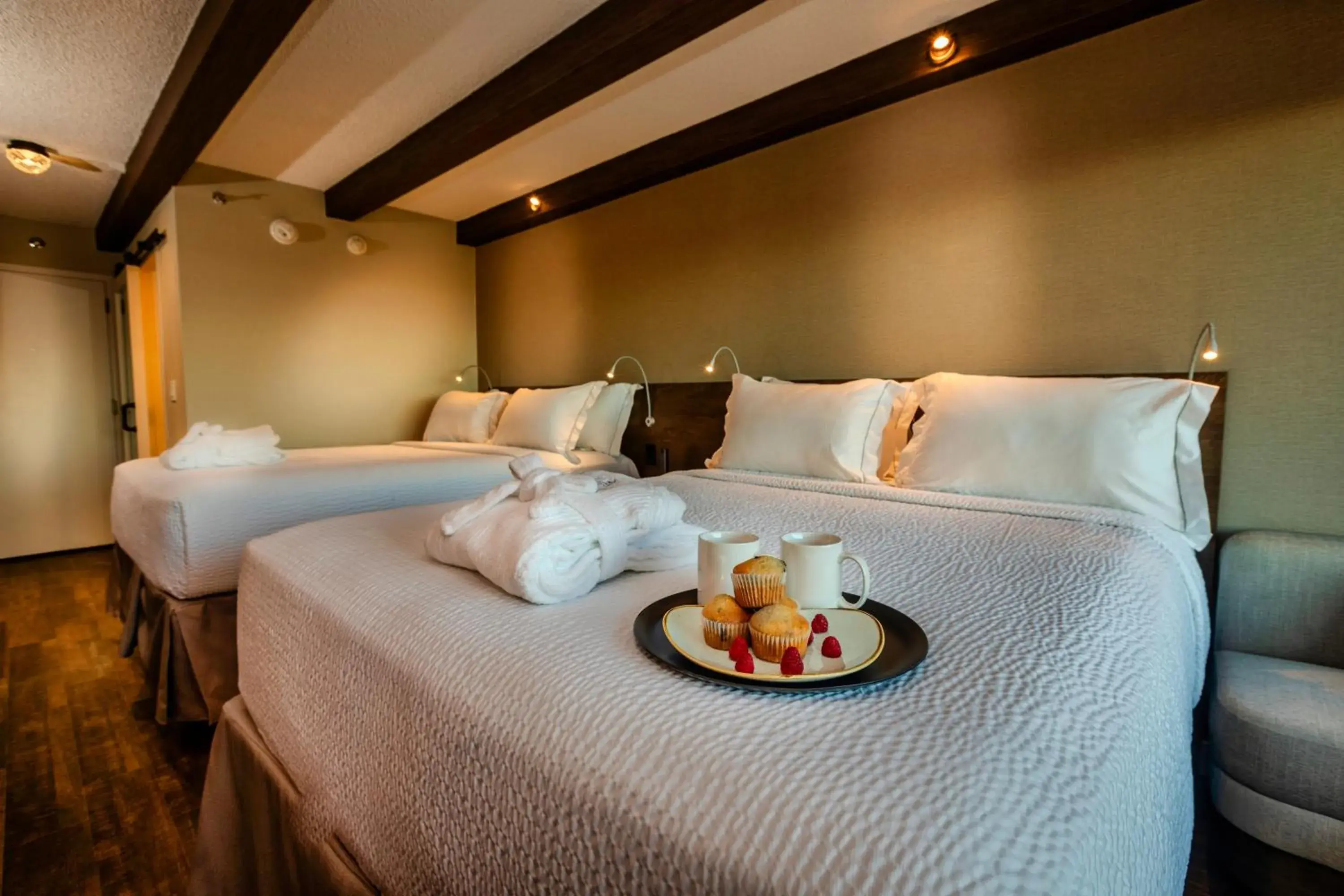 Bedroom, Bed in Old Orchard Inn Bedroom, Bed in Old Orchard Inn