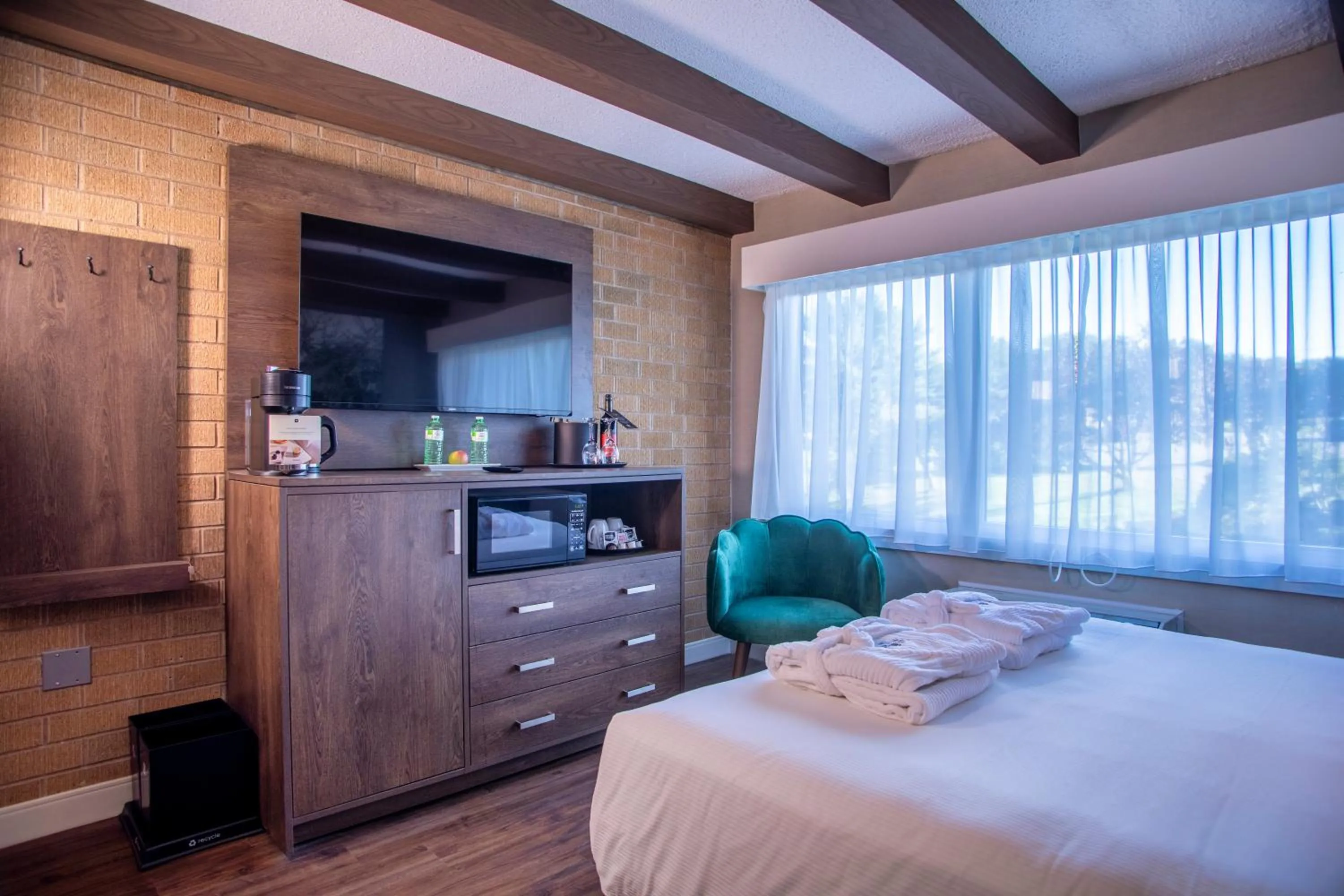 Bed in Old Orchard Inn