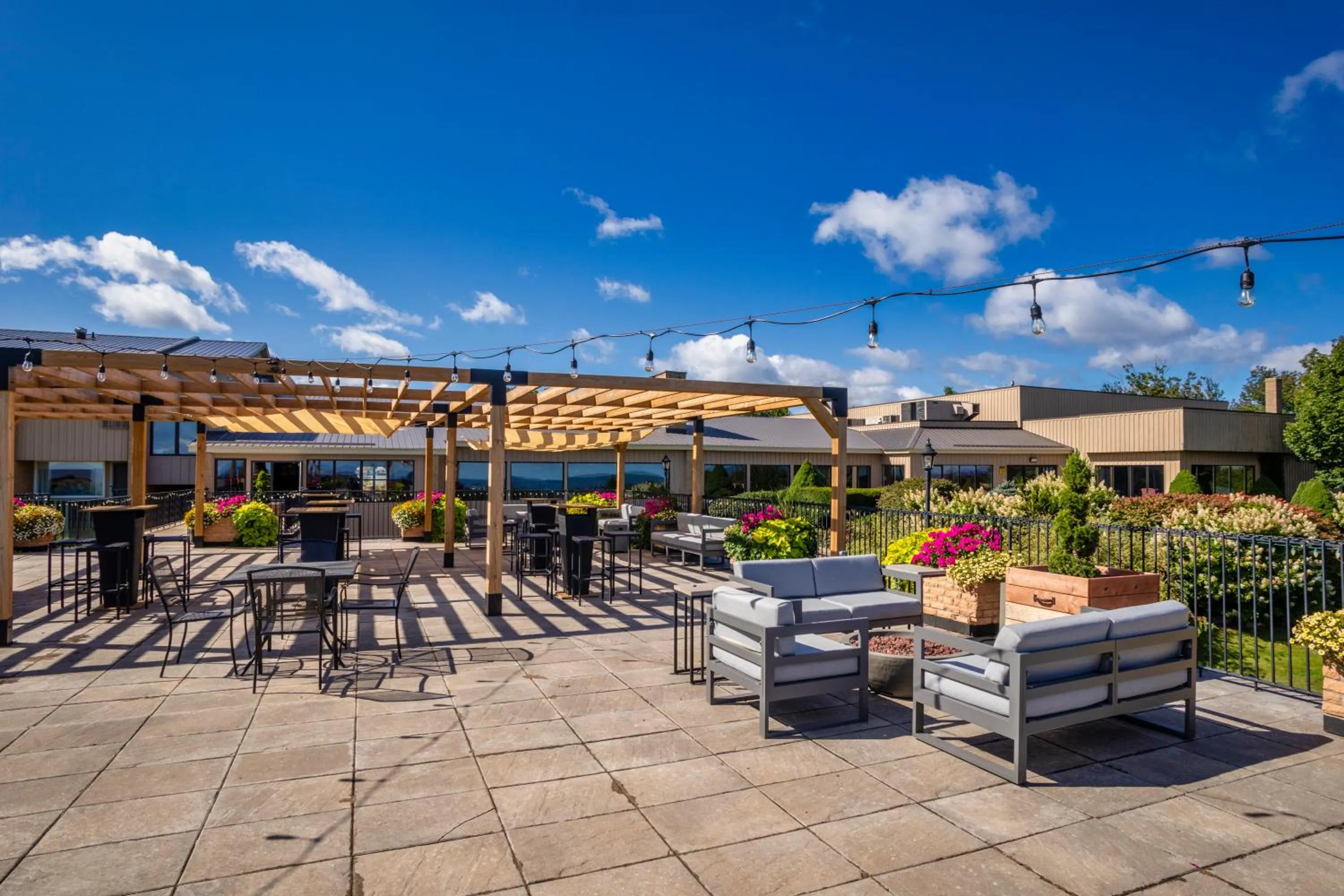 Patio in Old Orchard Inn