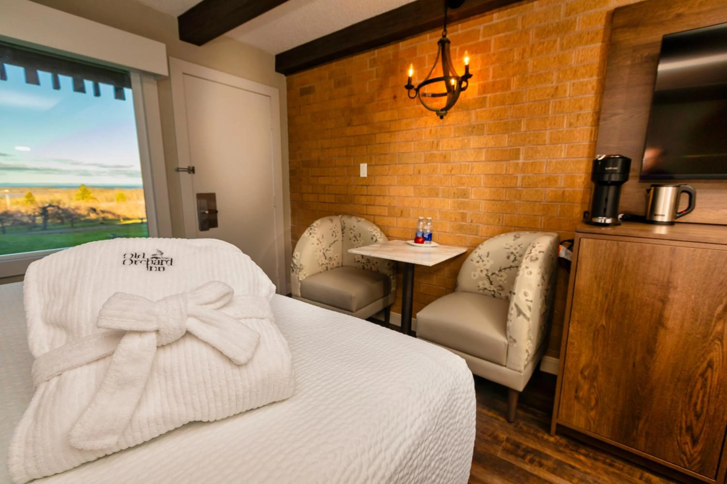 Seating area in Old Orchard Inn