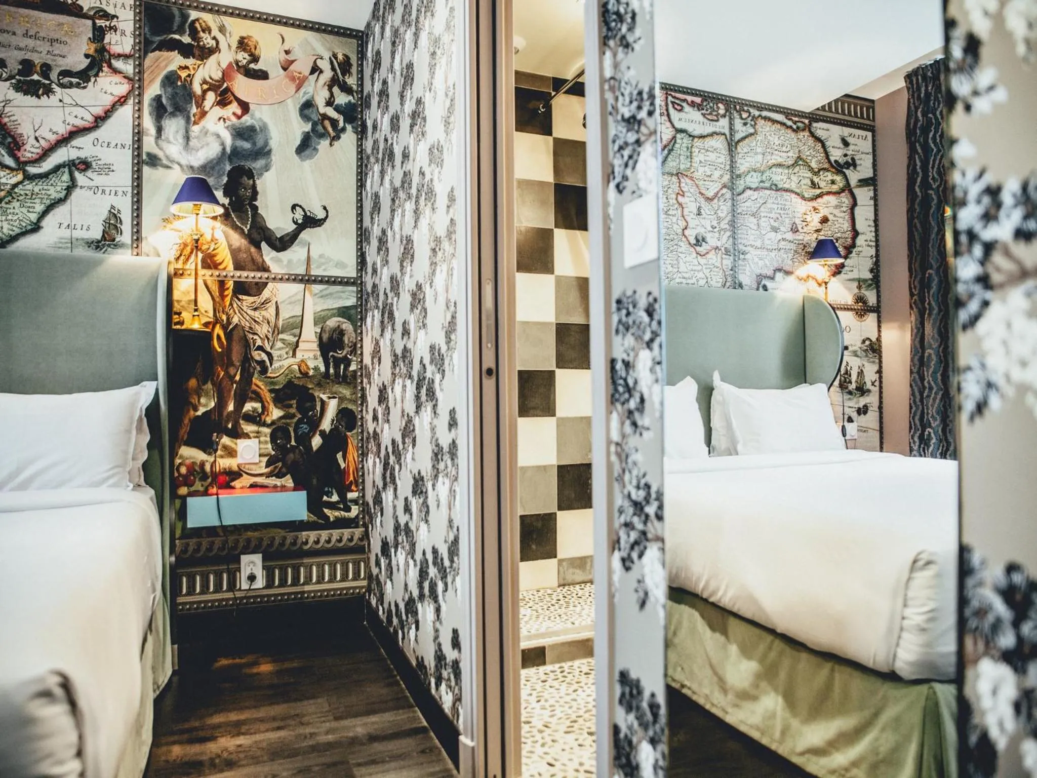 Photo of the whole room, Bed in Hôtel du Continent