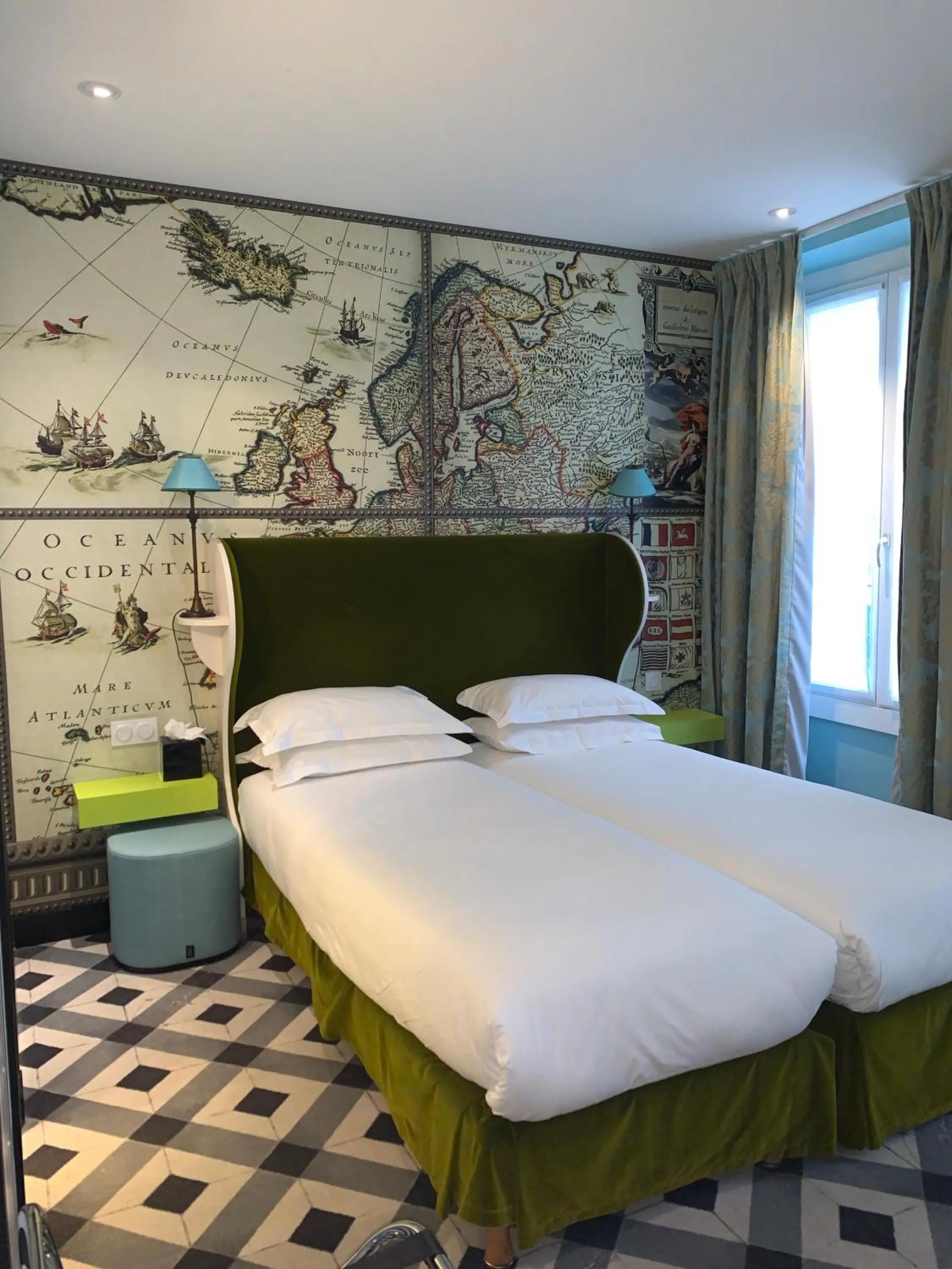 Bedroom, Bed in Hôtel du Continent