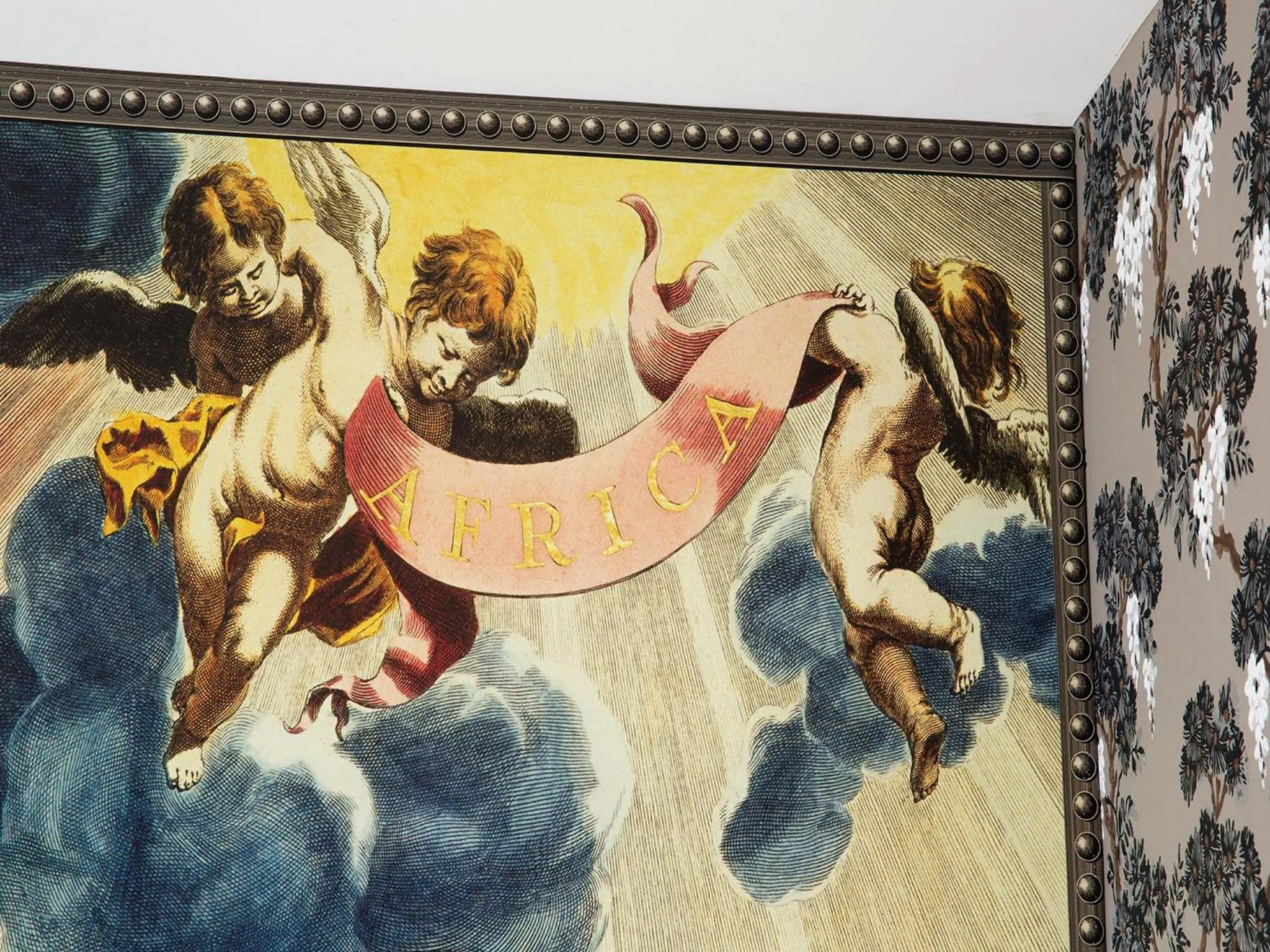 Decorative detail in Hôtel du Continent