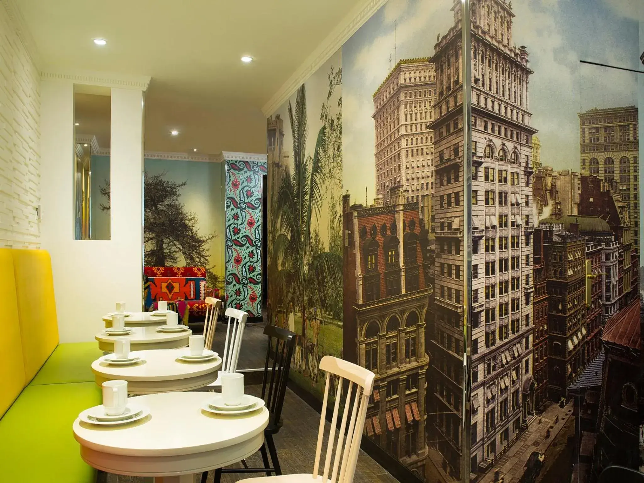 Breakfast in Hôtel du Continent Breakfast in Hôtel du Continent