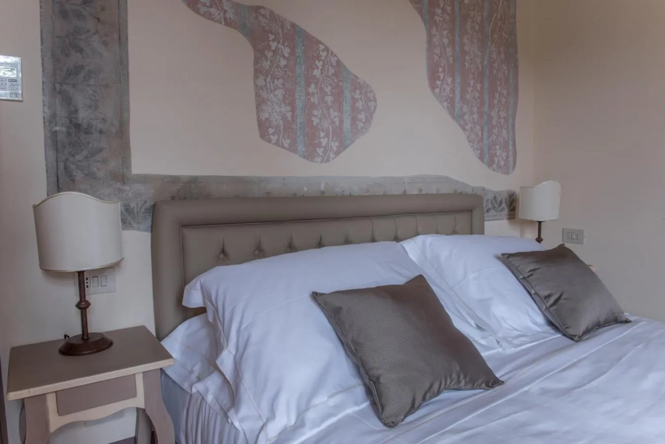 Decorative detail, Bed in Relais Corte Rodeschi