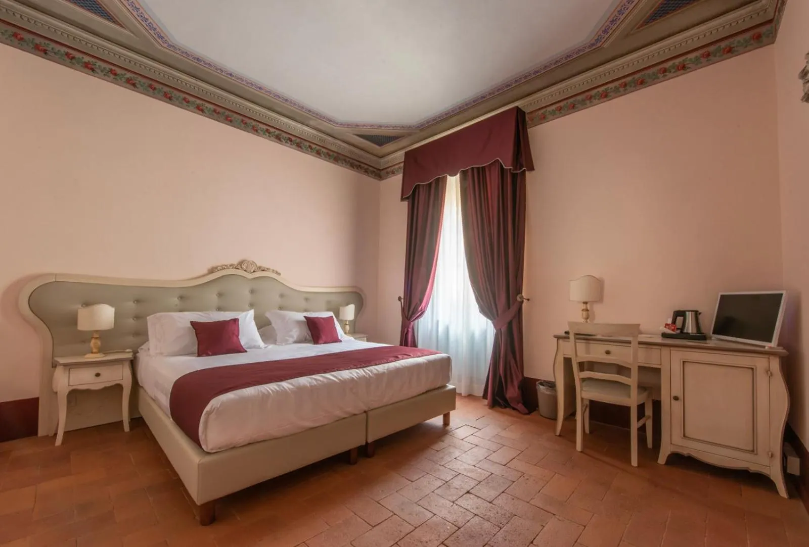 Bed in Relais Corte Rodeschi