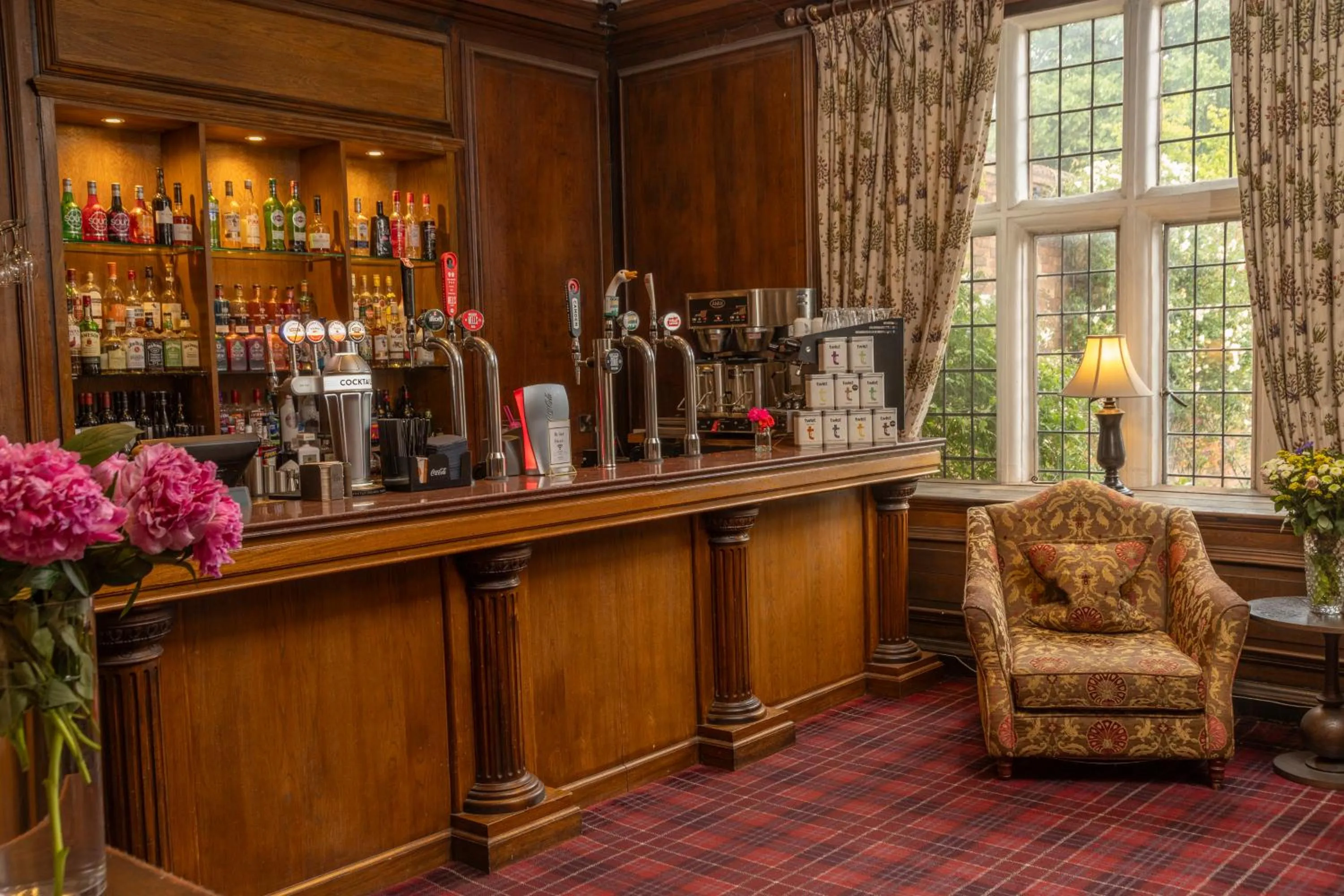 Lounge or bar in Castle Bromwich Hall Hotel, BW Signature Collection by Best Western