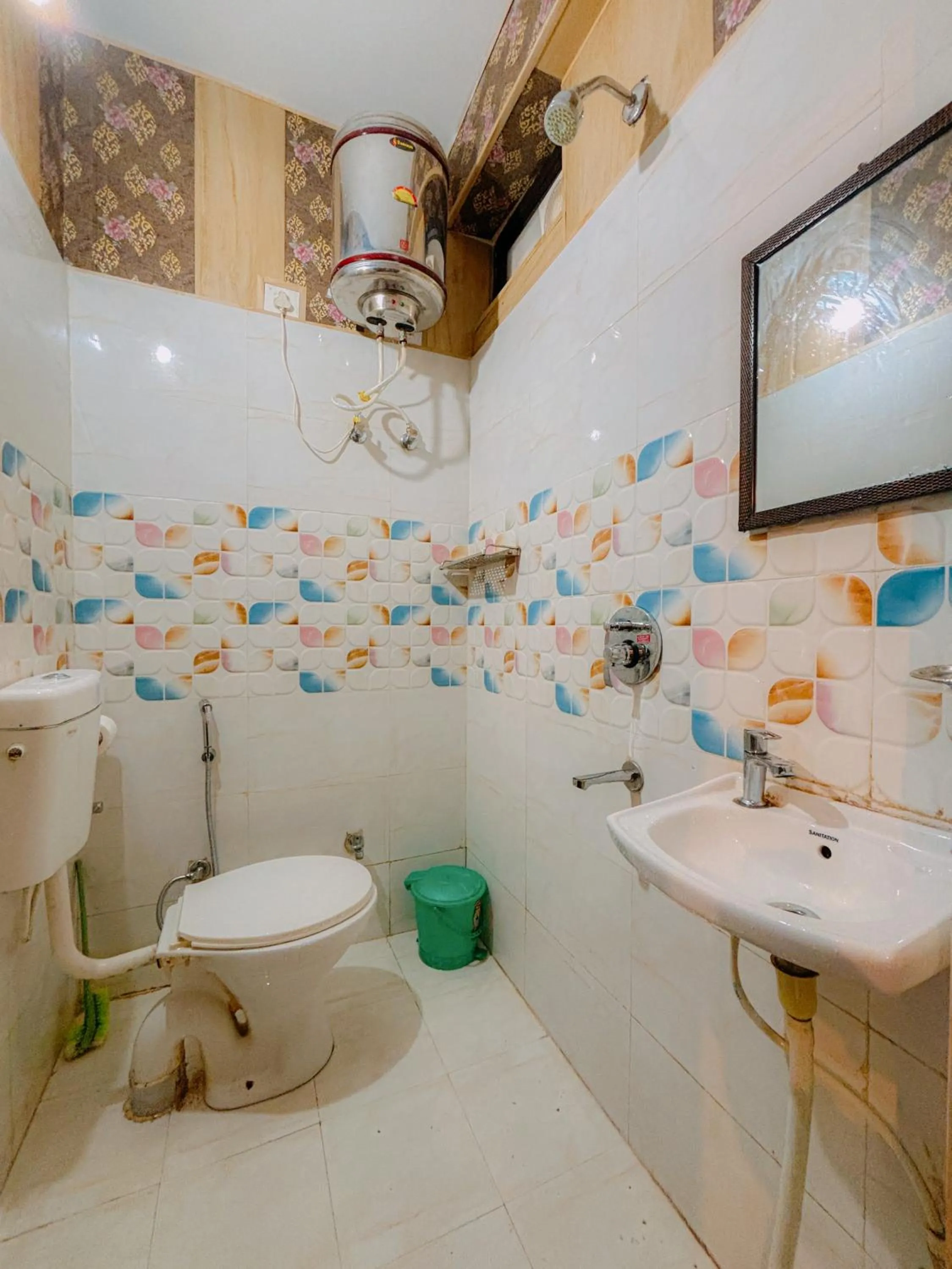 Shower in Skyard Hostel Rishikesh Laxman Jhula