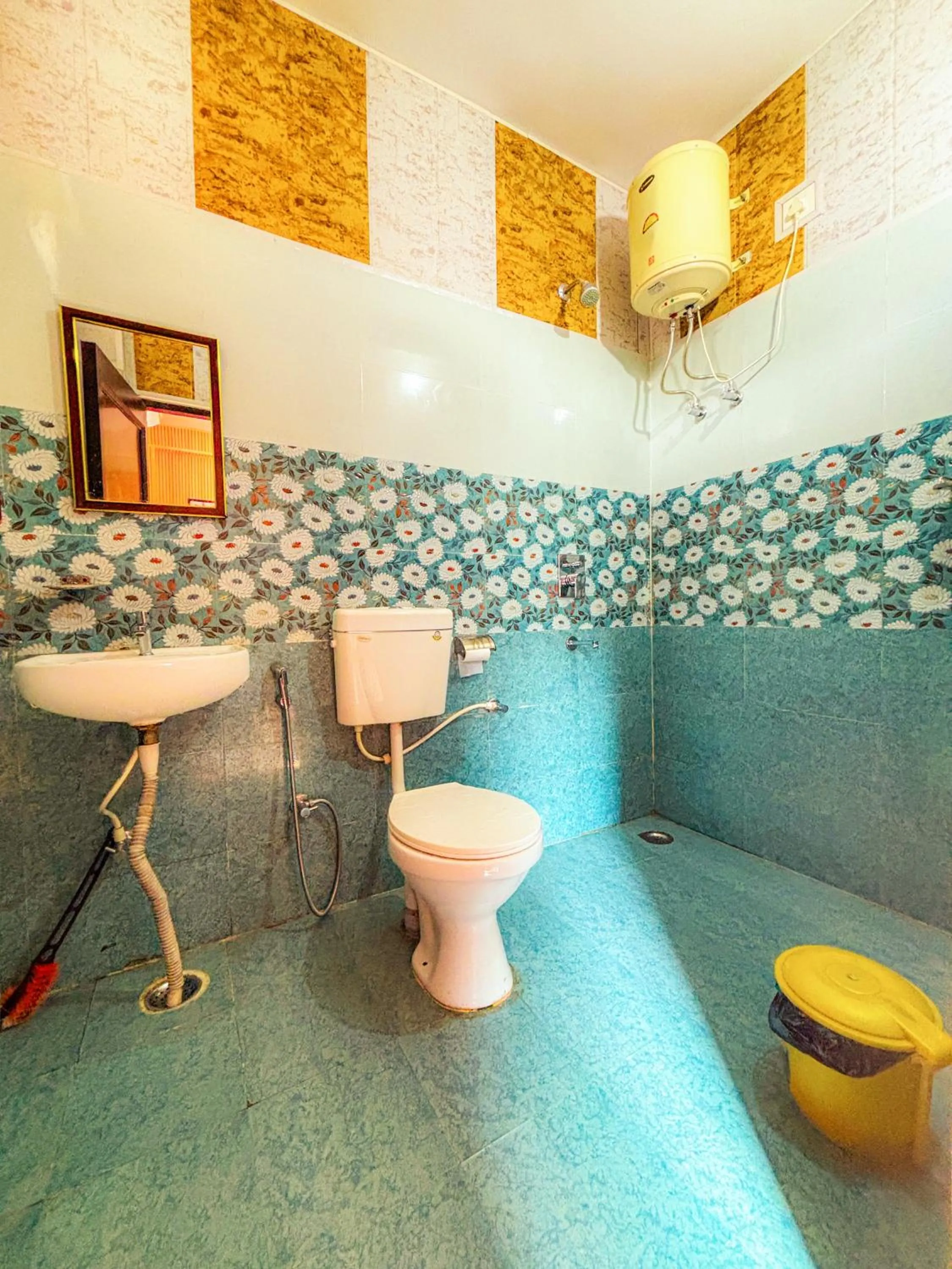 Toilet in Skyard Hostel Rishikesh Laxman Jhula