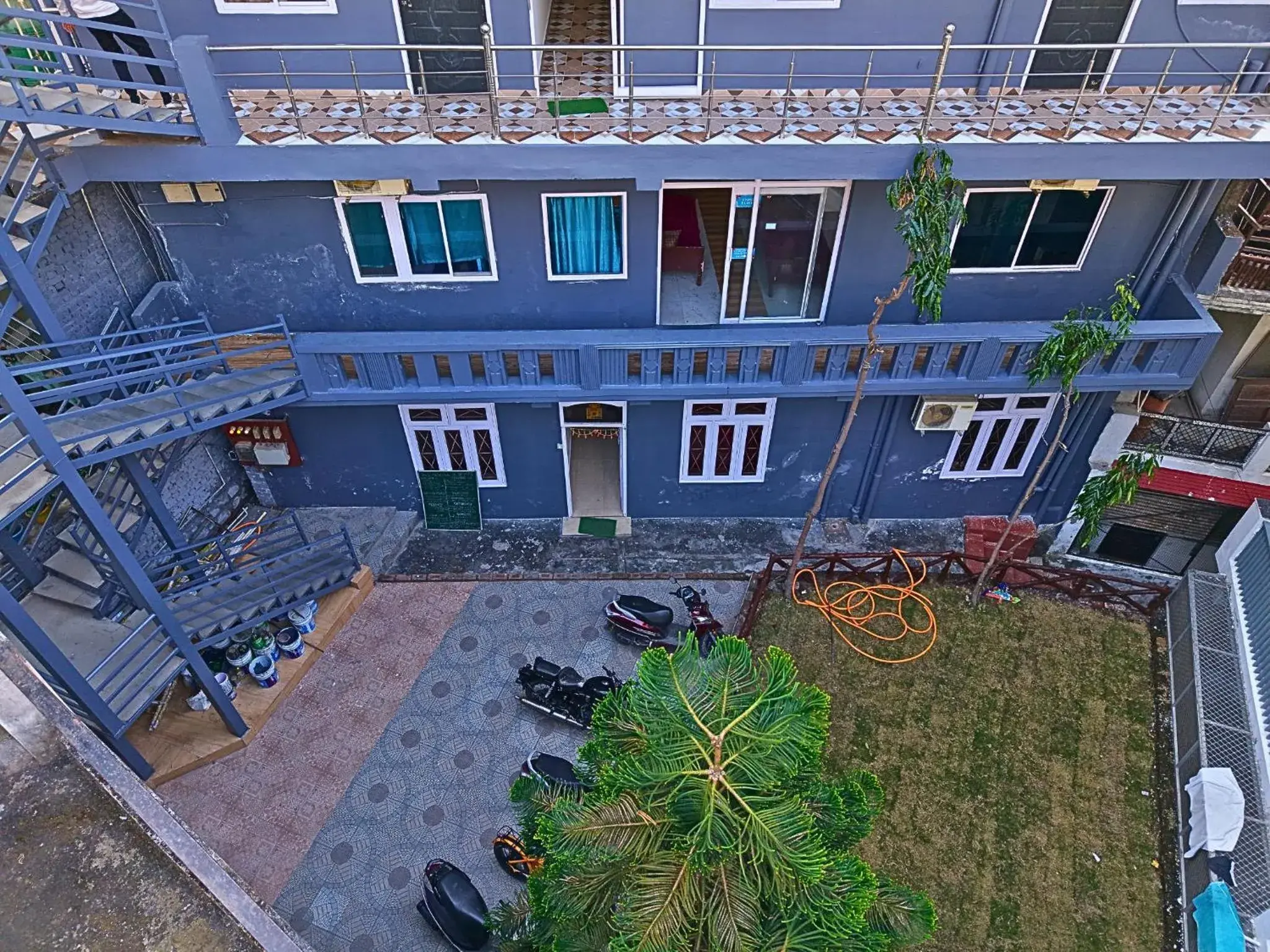 Property building in Skyard Hostel Rishikesh Laxman Jhula Property building in Skyard Hostel Rishikesh Laxman Jhula