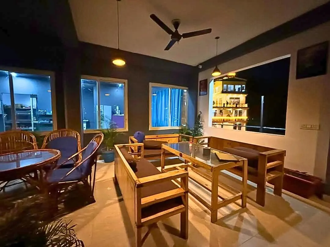 Restaurant/places to eat in Skyard Hostel Rishikesh Laxman Jhula