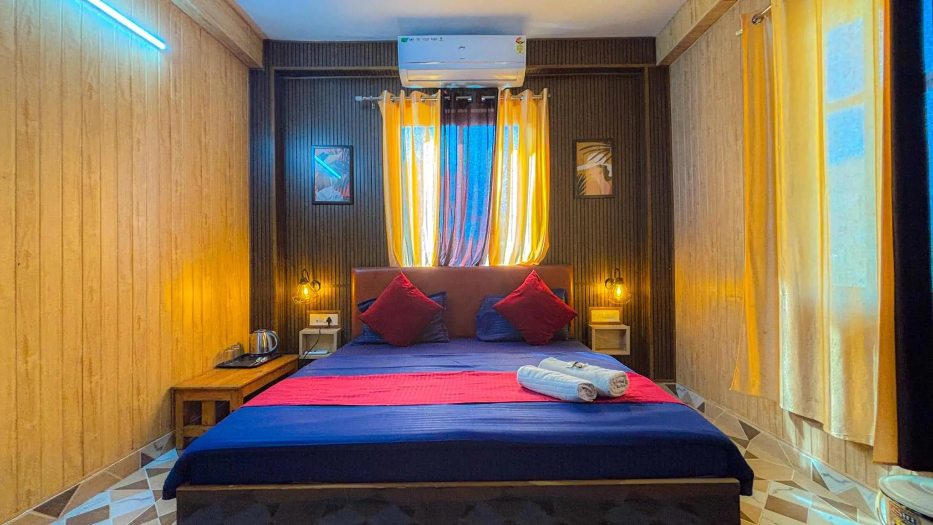King Room in Skyard Hostel Rishikesh Laxman Jhula King Room in Skyard Hostel Rishikesh Laxman Jhula